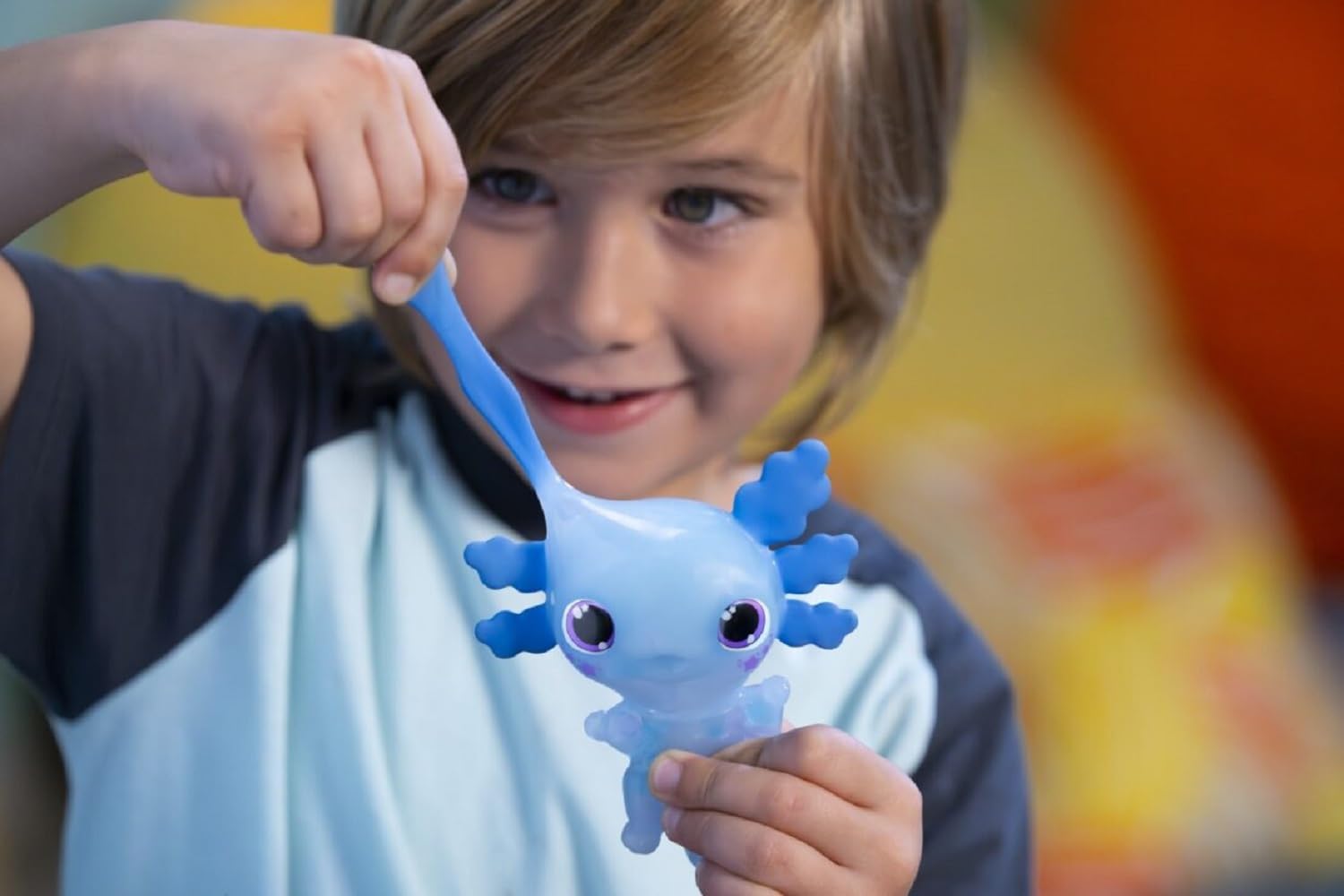 لعبة جالوت أنيماجيك، ليتس جلو أكسولوتل أزرق، حيوان أليف مضيء تفاعلي مع تأثير متوهج ومخالب قابلة للتمدد، لعبة حسية تعمل بالماء، مناسبة للأعمار من 4 سنوات فما فوق، شخصيات ألعاب تفاعلية من القطيفة