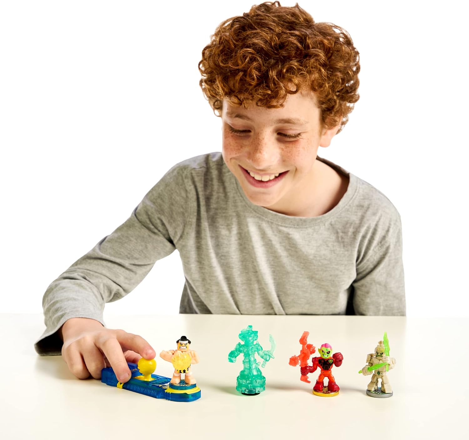 مجموعة لعب Moose Toys Akedo Legends of Power Storm ذات القواعد الرسمية للمبتدئين مع 3 محاربين متقاتلين، تمثال حجري للتدريب، ووحدة تحكم عصا تحكم حصرية للأطفال من سن 6 سنوات فما فوق - مجموعات ألعاب