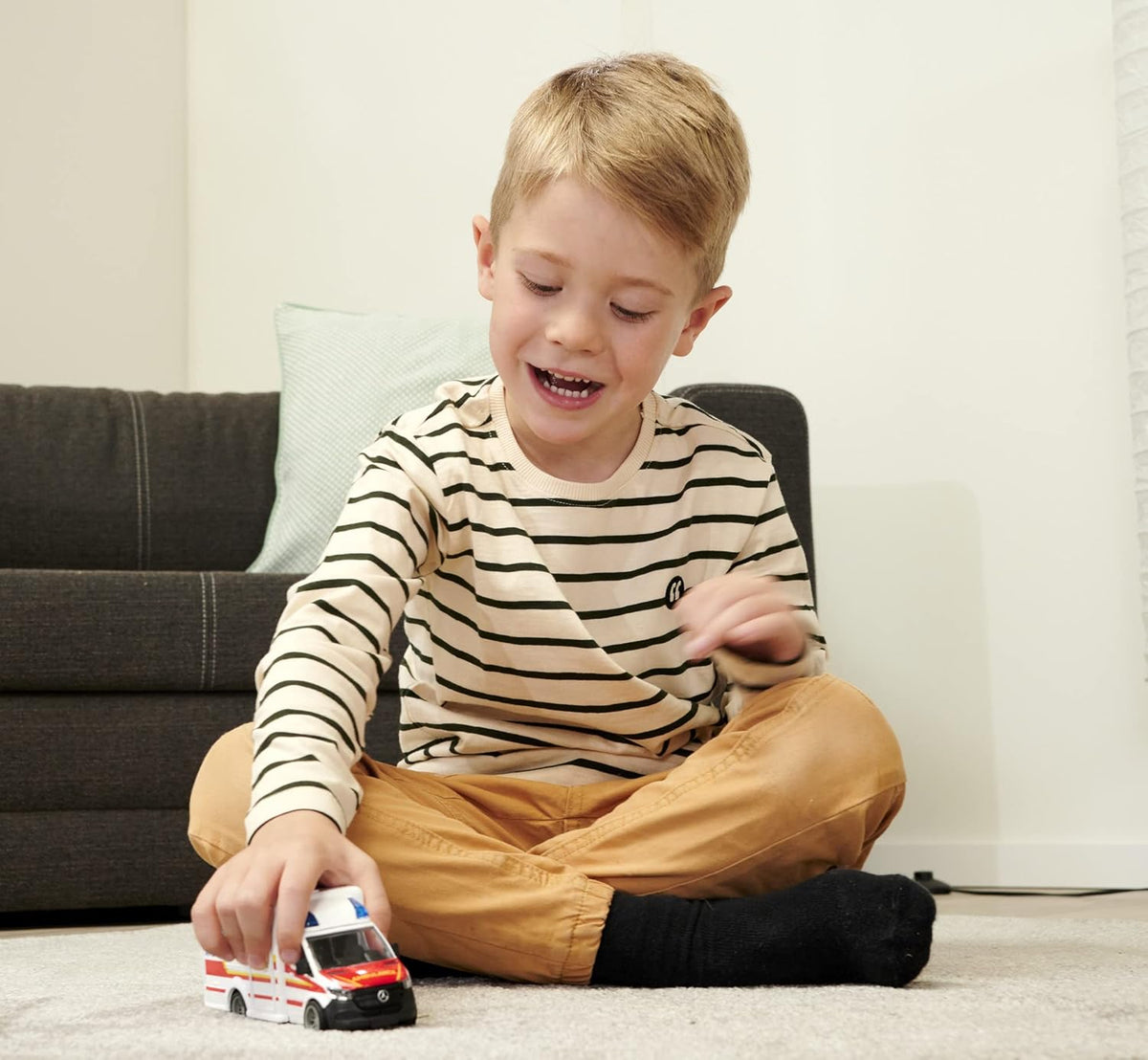 Majorette Grand Series City Mercedes-Benz Sprinter Ambulance Die-Cast, Realistic Emergency Vehicle, One Size