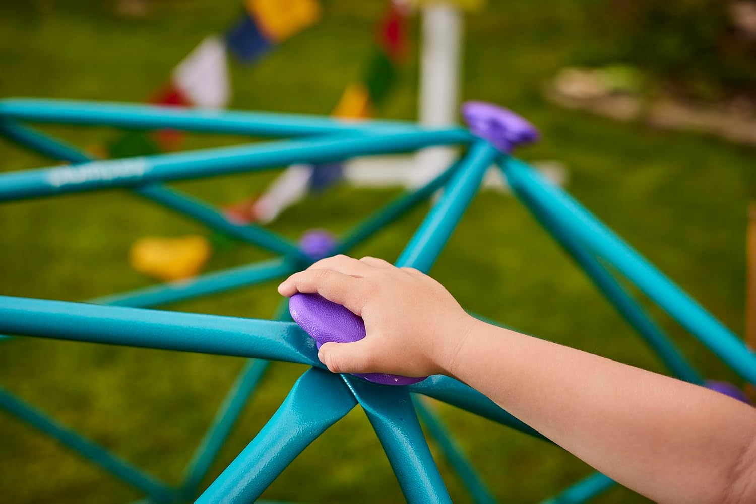 قبة معدنية للتسلق من Plum Deimos، سهلة التجميع في الفناء الخلفي، قبة هندسية للتسلق بسعة وزن 150 كجم، لعبة صالة ألعاب رياضية خارجية مناسبة للأطفال من الأولاد والبنات من سن 3 سنوات فما فوق