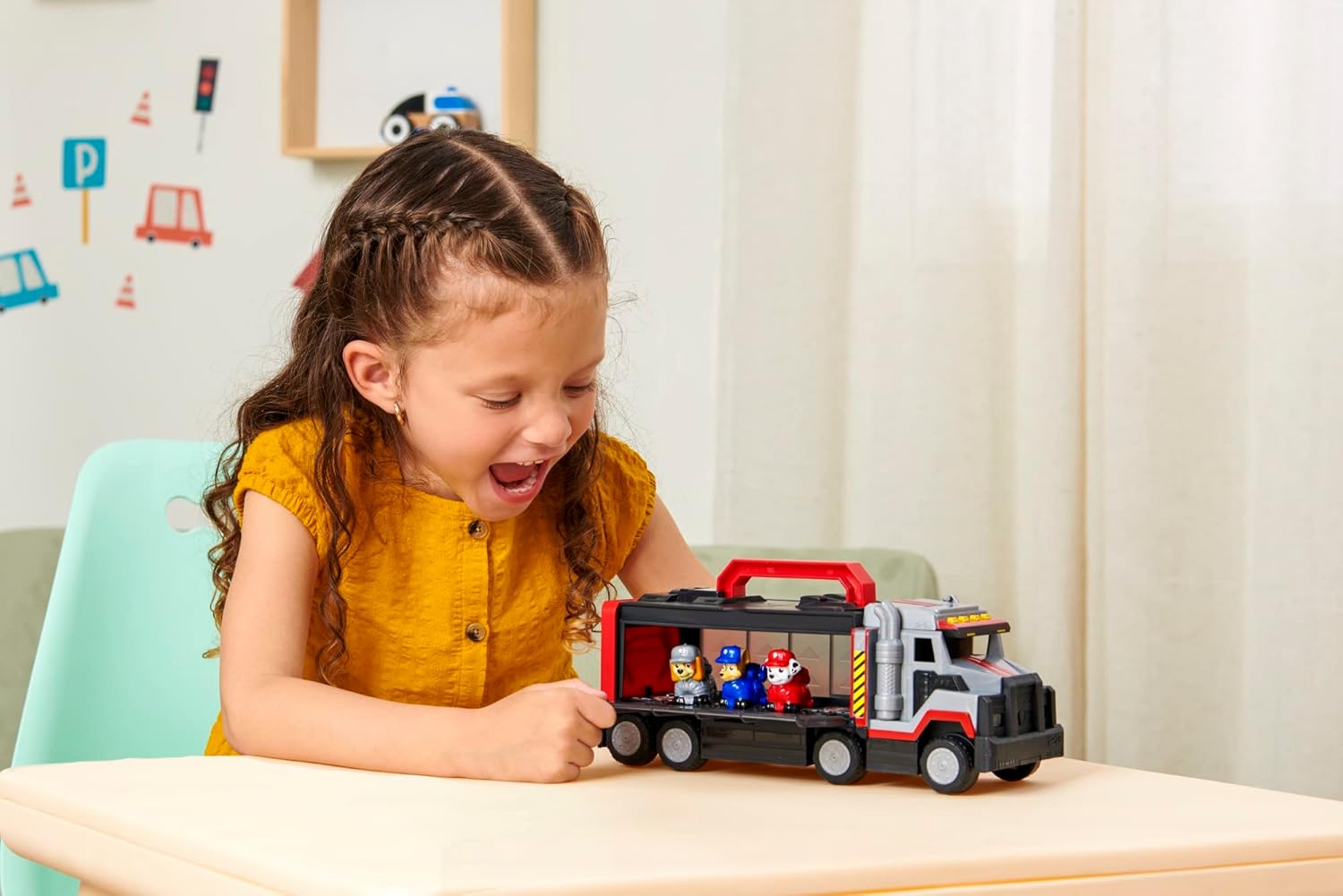 مجموعة لعب شاحنة كبيرة من PAW Patrol Big Truck Pups، مع 3 شخصيات، وكابينة متحركة، وحقيبة تخزين، ولعبة للأطفال