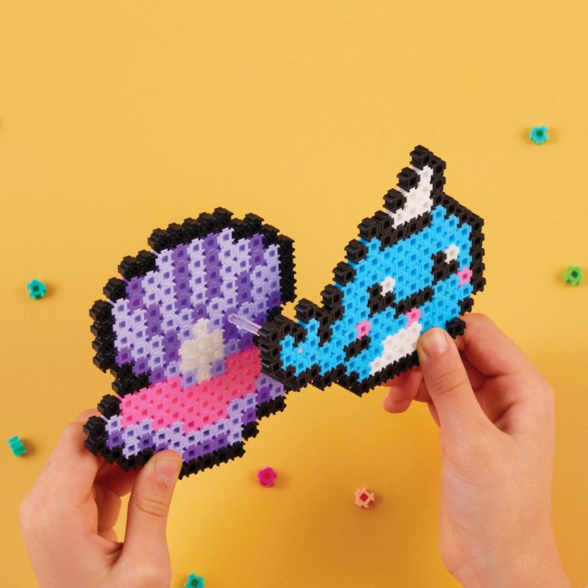 خيارات الشخصيات Simbrix Connect & Wow Maker Studio باللون الوردي مع أكثر من 4000 بريكس، لعبة بناء فنون وحرف بكسل ثنائية وثلاثية الأبعاد، لعبة بناء STEAM إبداعية وخيالية للأولاد والبنات من سن 5 سنوات فما فوق