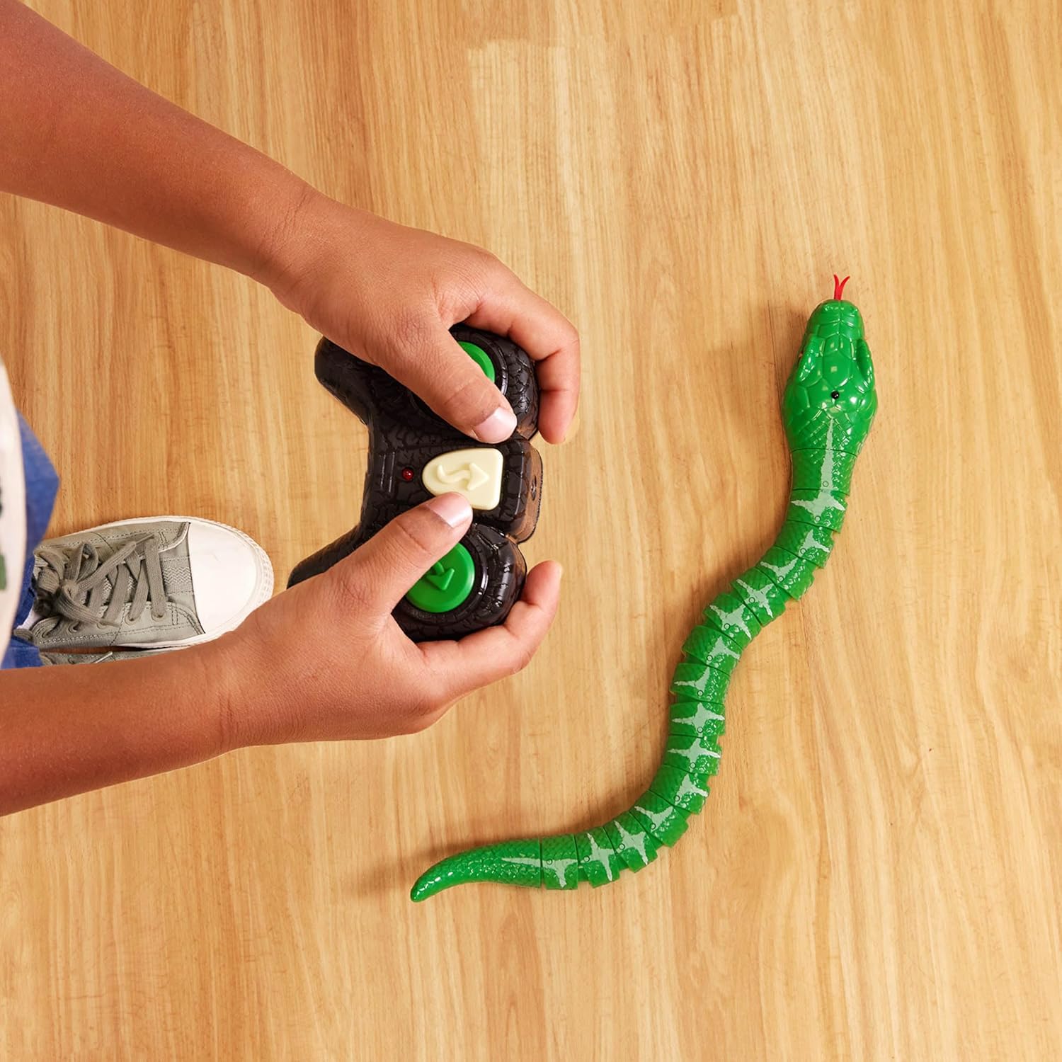 Terra by Battat - Infrared RC Snake - Emerald Tree Boa