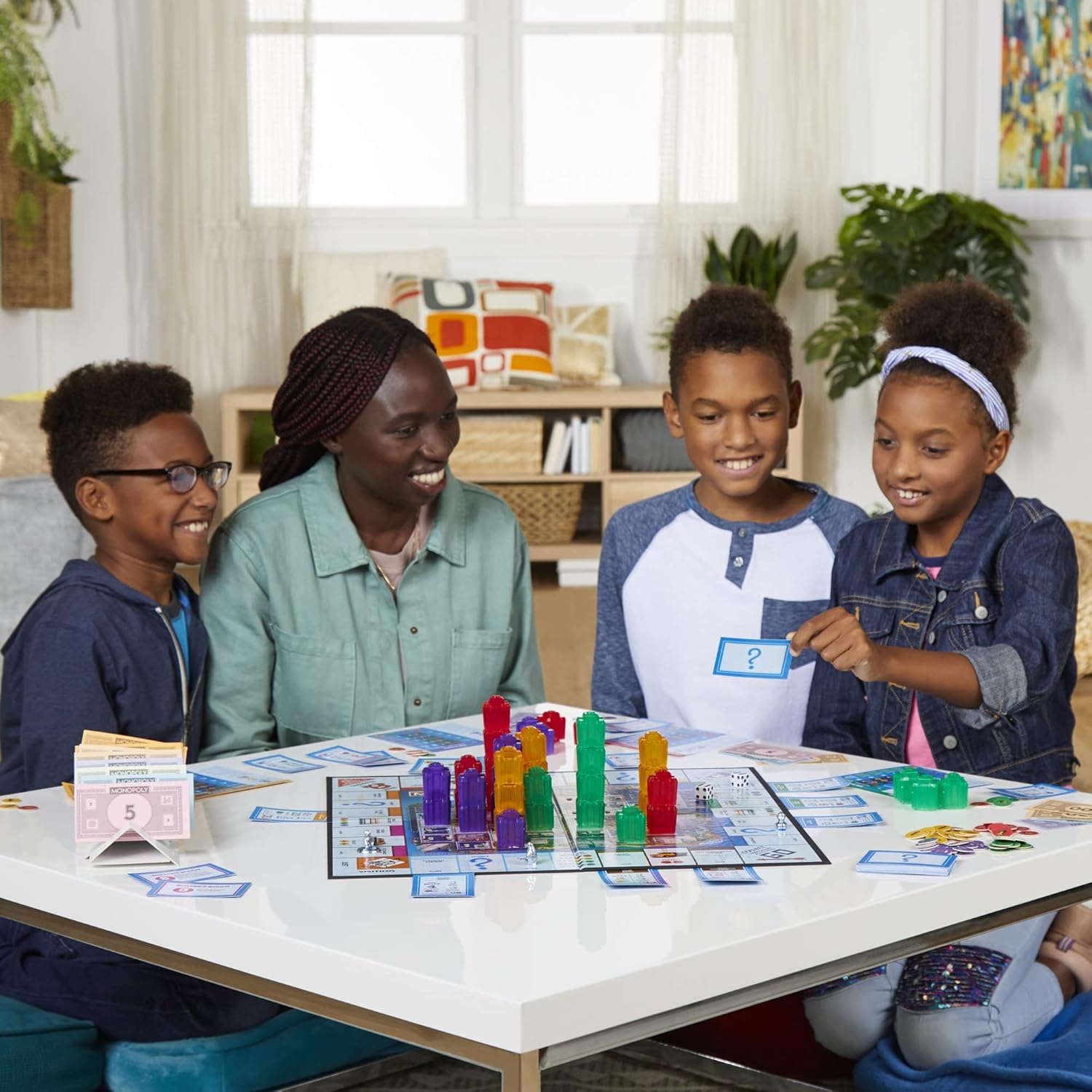 لعبة مونوبولي بيلدر اللوحية من هاسبرو، لعبة عائلية استراتيجية للأطفال والكبار، تجمع النقاط، وتتميز بأسلوب لعب تنافسي ممتع، مناسبة للأعمار من 8 سنوات فما فوق