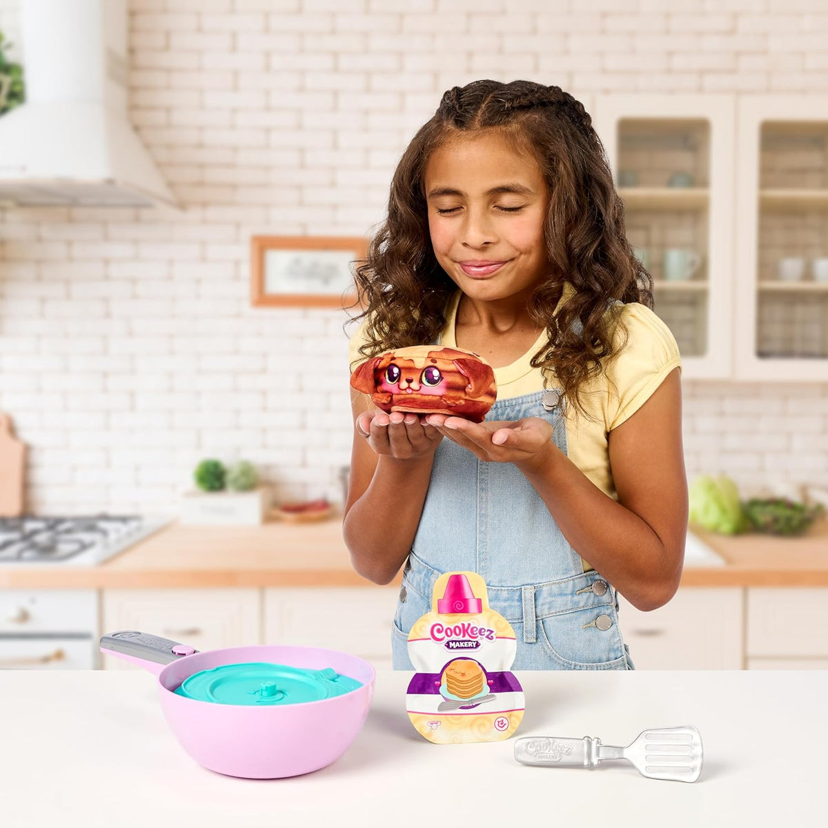 Cookeez Makery Pancake Treatz Interactive Plush Toy, Mix and Flip Surprise Pancake Plush, Scented Sound Plush Friend, Kids Creative Play Toy, 5 Years+