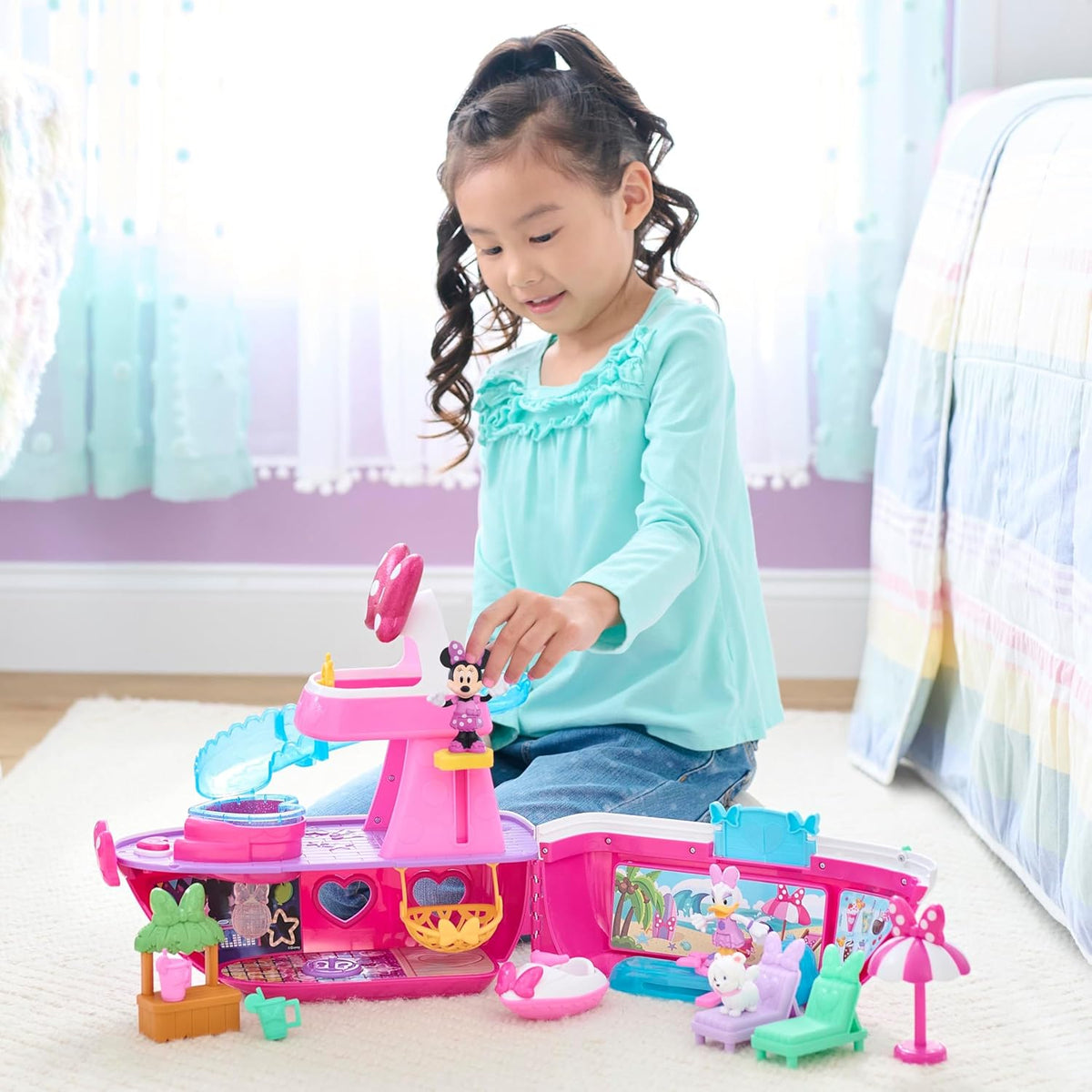 Just Play Minnie Mouse Bowdazzling Yacht Playset with Light and Sound Effects, 14 Pieces, Children's Toy from 3 Years