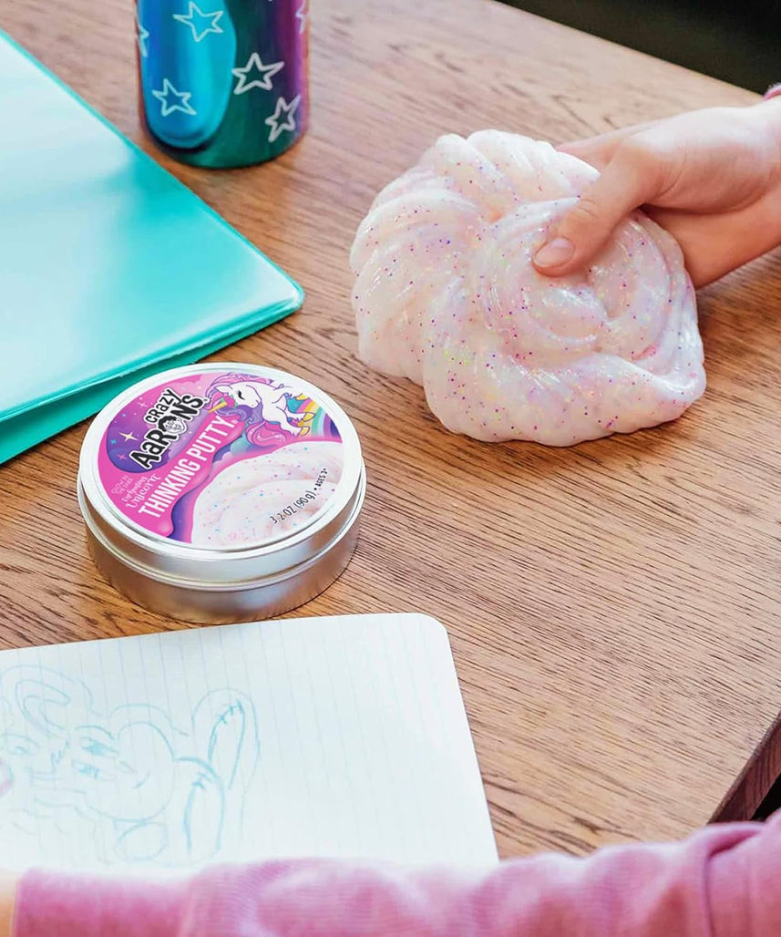 معجون التفكير أحادي القرن المتوهج في الظلام من كريزي آرون، علبة 4 بوصات مع 90 جرامًا من معجون اللعب الحسي غير السام الذي لا يجف أبدًا، لعبة فيدجيت إبداعية ناعمة الملمس للأولاد والبنات من سن 3 سنوات فما فوق