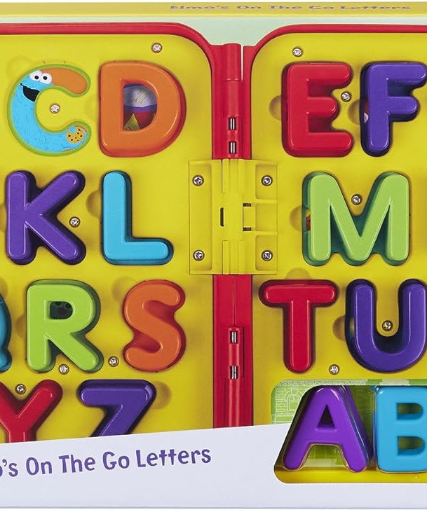 لعبة الحروف الأبجدية التفاعلية من شارع سمسم إلمو، لوحة أنشطة تعليمية تتضمن 26 حرفًا قابلًا للإزالة وتلعب أغنية الأبجدية، مرخصة رسميًا من جاست بلاي للأطفال من عمر سنتين فما فوق