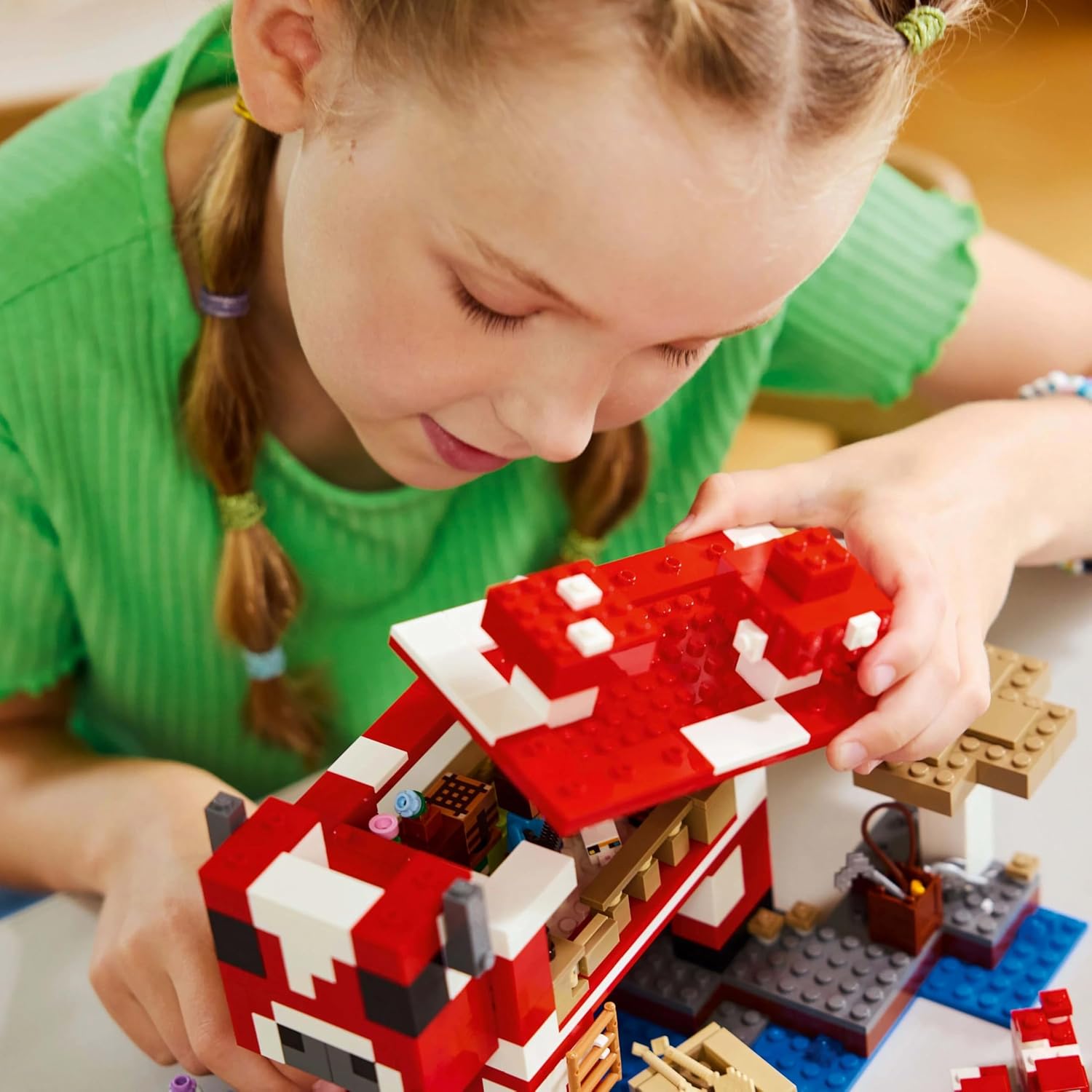 LEGO Minecraft The Mooshroom House Toy - Building Set incl. a Steve Figure, Mobs, a Crafting Table and Farm - Ramadan Gift for 8+ Year Old Girls & - Boys 21270