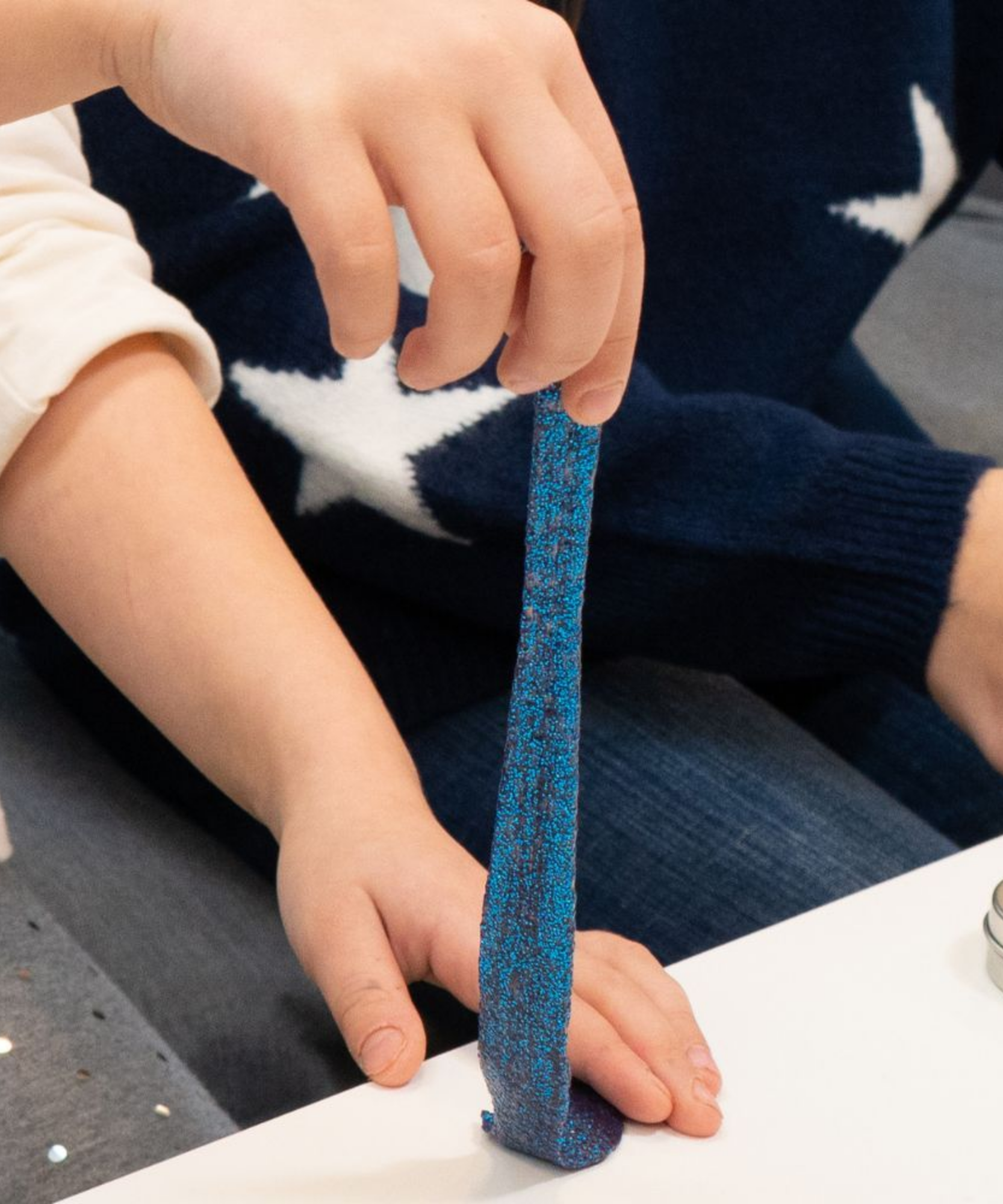 معجون التفكير المصغر للشعاب المرجانية من كريزي آرون كولور شوك، علبة 2 بوصة مع 13 جرامًا من معجون اللعب الحسي غير السام الذي لا يجف أبدًا، لعبة فيدجيت إبداعية ناعمة الملمس للأولاد والبنات من سن 3 سنوات فما فوق