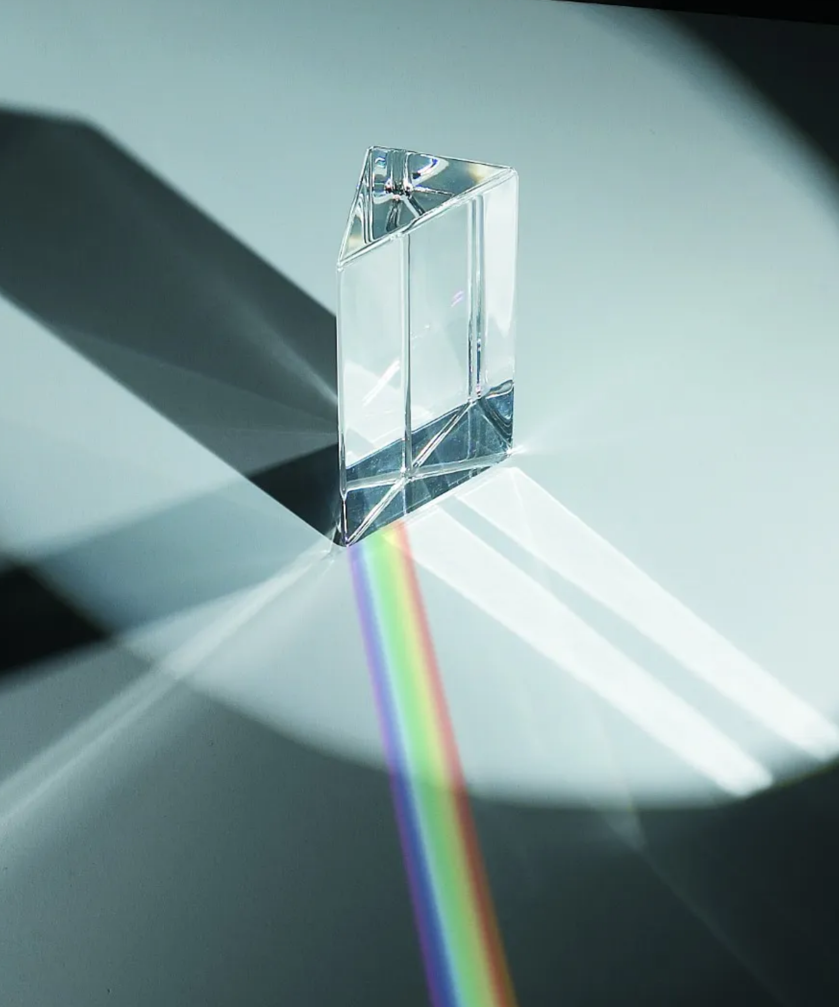 منشور ديسكفري من Learning Resources، منشور علمي بصري 10 سم للأطفال، يقسم الضوء الأبيض إلى طيف، يتضمن دليل أنشطة، مناسب للأعمار من 8 سنوات فما فوق