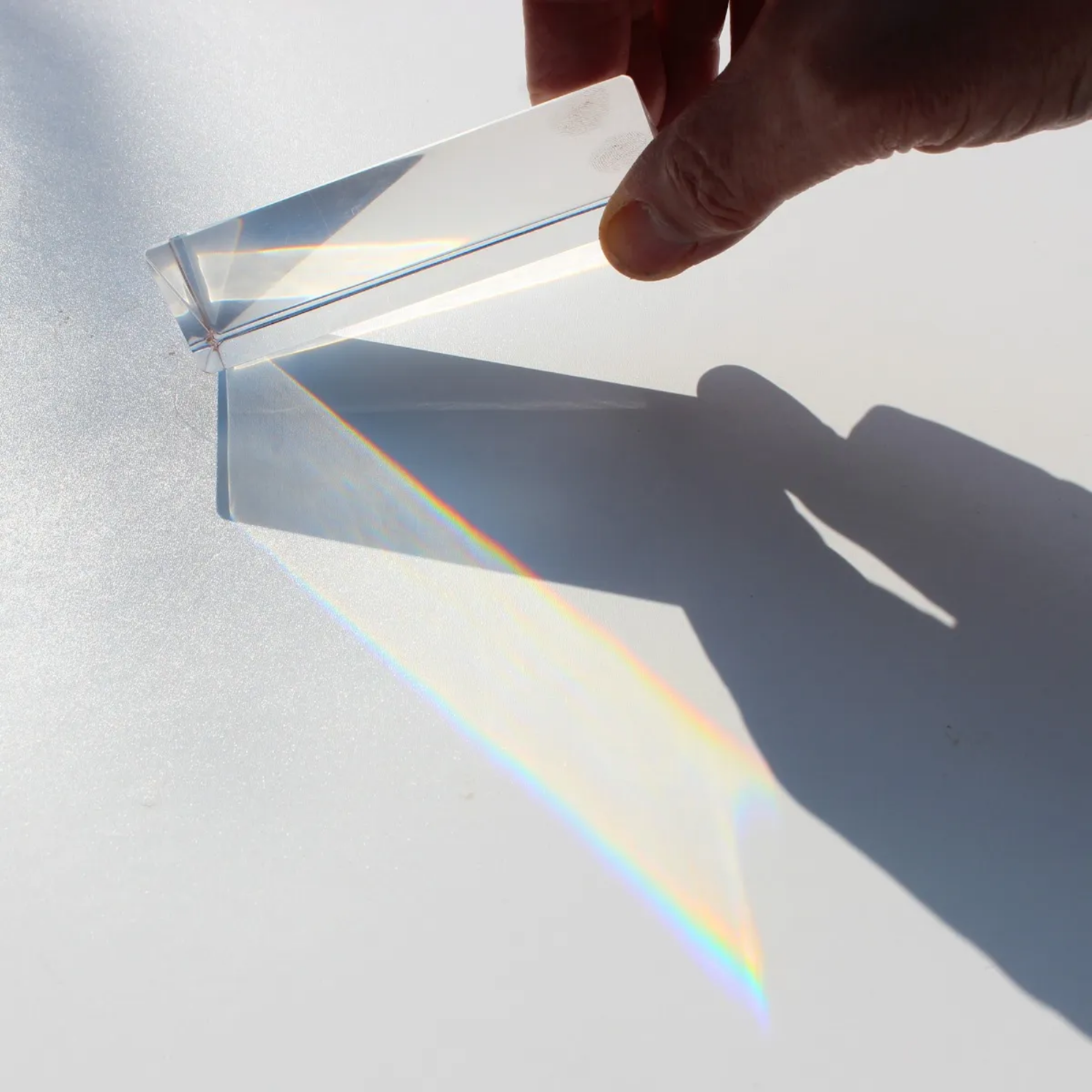 منشور ديسكفري من Learning Resources، منشور علمي بصري 10 سم للأطفال، يقسم الضوء الأبيض إلى طيف، يتضمن دليل أنشطة، مناسب للأعمار من 8 سنوات فما فوق