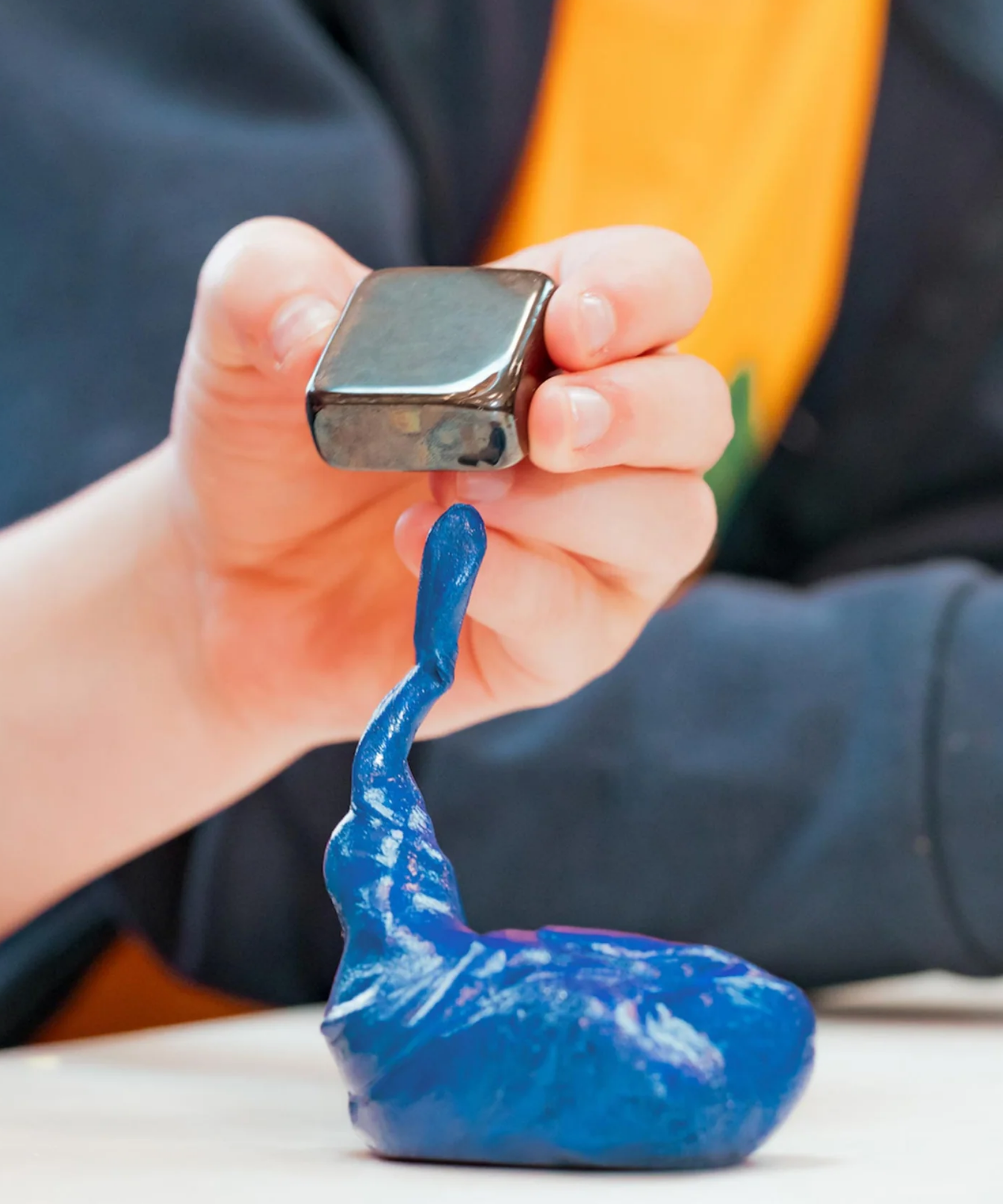 معجون التفكير المغناطيسي من Crazy Aaron's Tidal Wave، علبة 4 بوصات مع 90 جرامًا من معجون اللعب الحسي غير السام الذي لا يجف أبدًا، لعبة فيدجيت إبداعية ناعمة الملمس للأولاد والبنات من سن 3 سنوات فما فوق