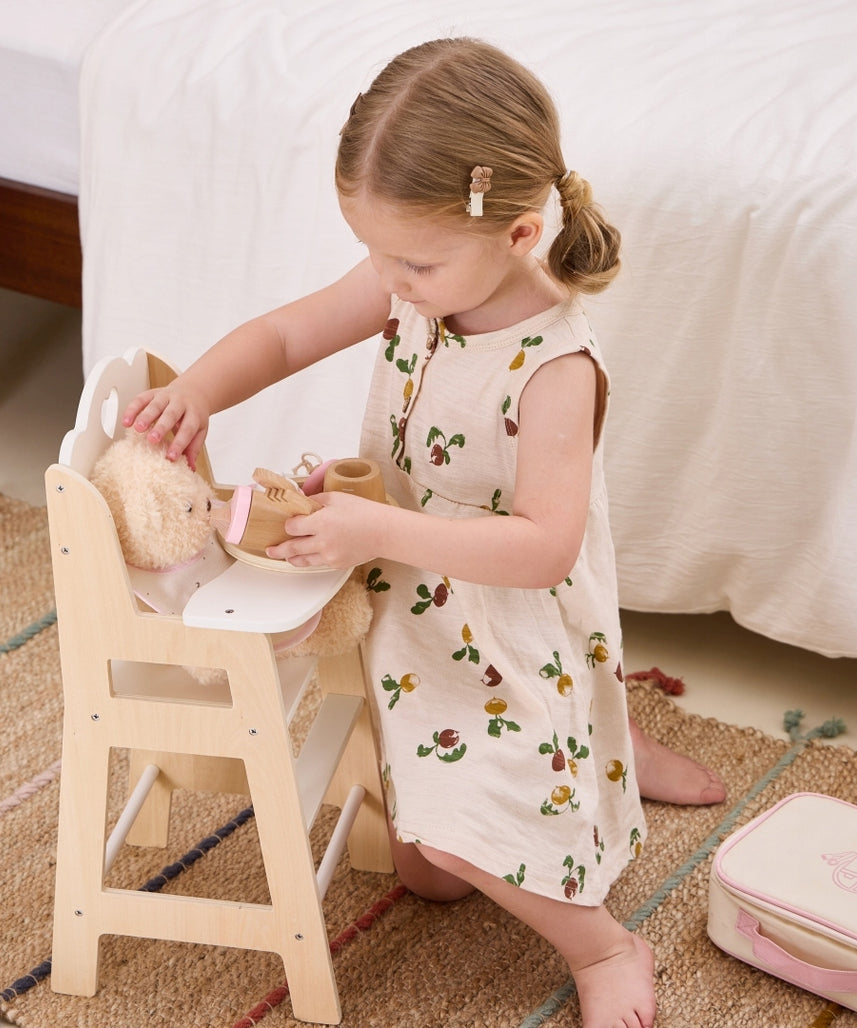 كرسي طعام خشبي للدمى من PolarB، يناسب الدمى التي يصل طولها إلى 38 سم، يشجع على لعب الأدوار والإبداع، لعبة من الخشب الصلب للأعمار من 3 سنوات فما فوق