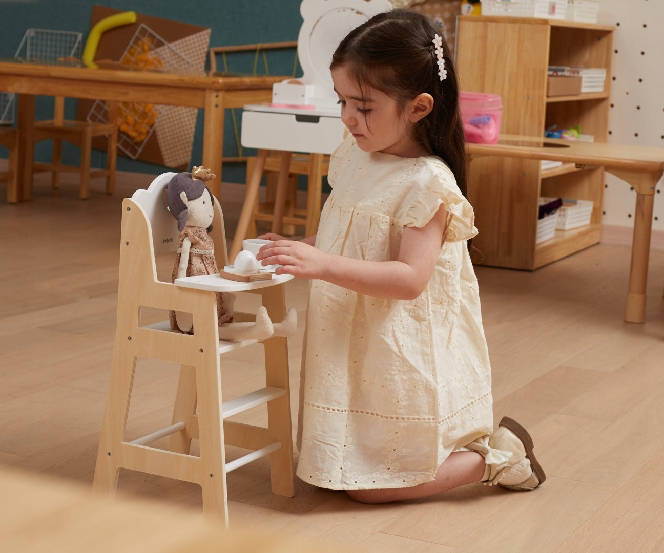 كرسي طعام خشبي للدمى من PolarB، يناسب الدمى التي يصل طولها إلى 38 سم، يشجع على لعب الأدوار والإبداع، لعبة من الخشب الصلب للأعمار من 3 سنوات فما فوق