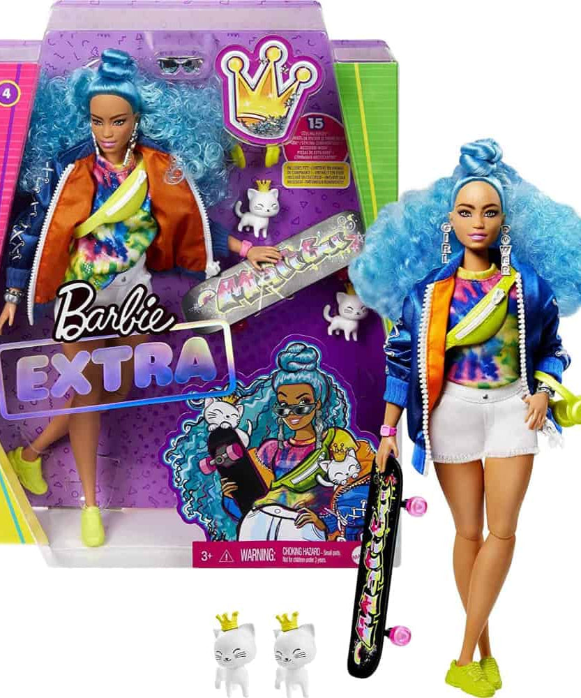 دمية باربي فاشونيستاس إكسترا للأطفال من سن 3 سنوات فما فوق، شعر أزرق مجعد، فستان أنيق وإكسسوارات