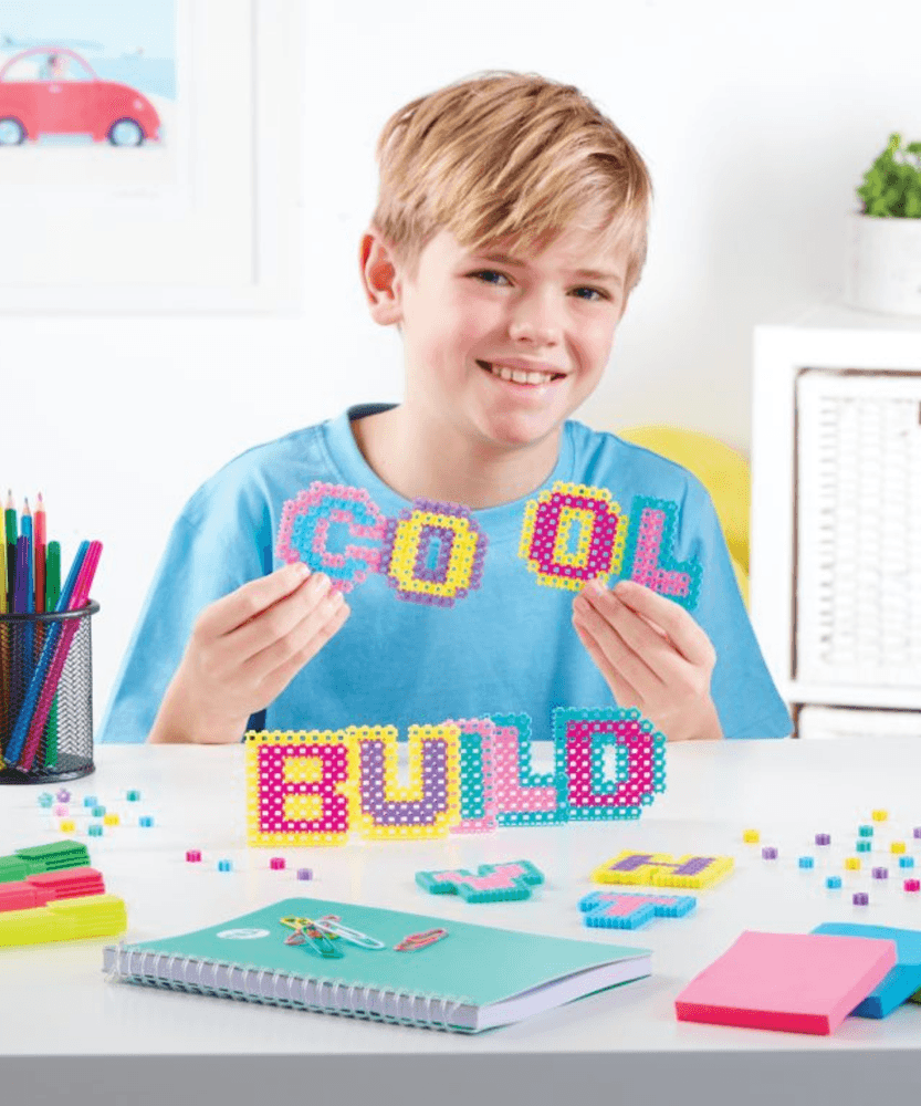 خيارات الشخصيات Simbrix Connect & Wow Alphabrix Pack مع أكثر من 350 بريكس، لعبة بناء Pixel Arts and Crafts ثنائية وثلاثية الأبعاد، لعبة بناء STEAM إبداعية وخيالية للأولاد والبنات من سن 5 سنوات فما فوق