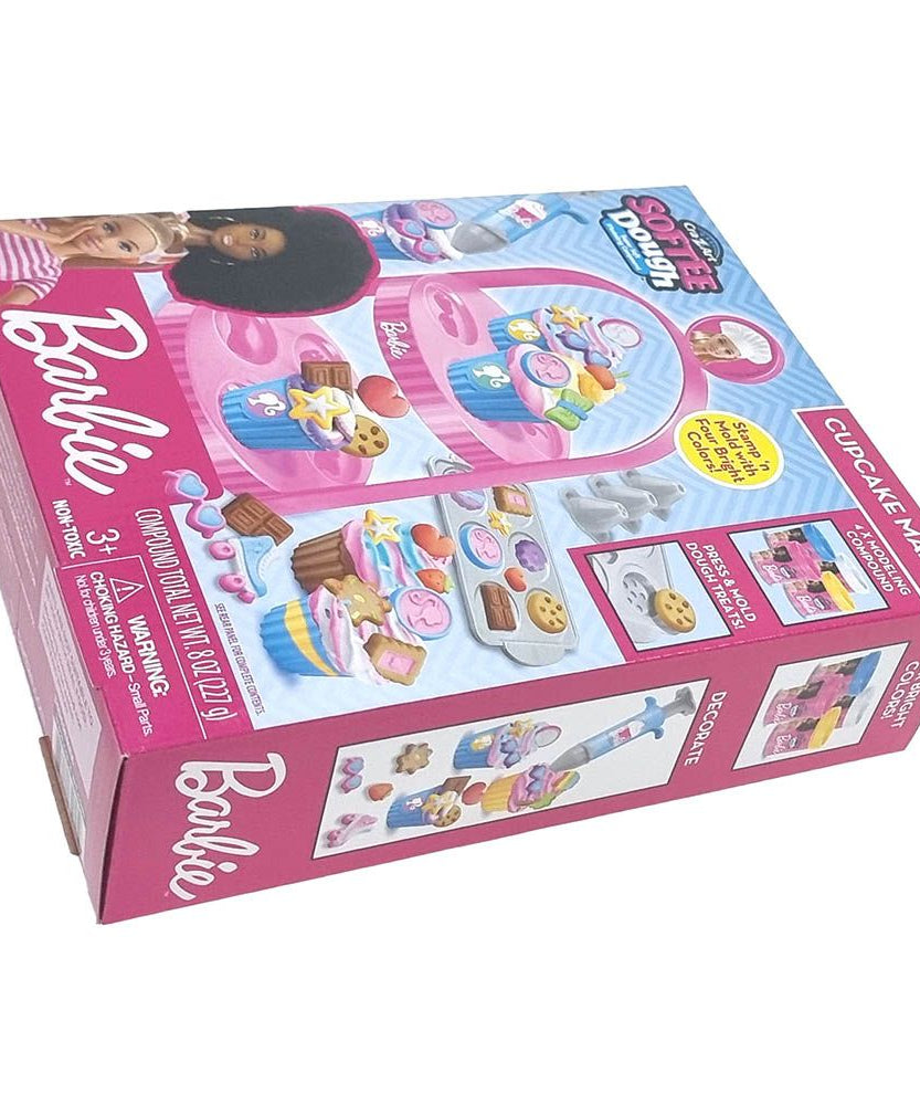 مجموعة صنع الكب كيك من باربي سوفتي دو للأطفال من سن 3 سنوات فما فوق، مجموعة لعب DIY مع عجينة 4 ألوان، وطارد، وشاشة متعددة الطبقات من أجل متعة صنع الكب كيك الإبداعية