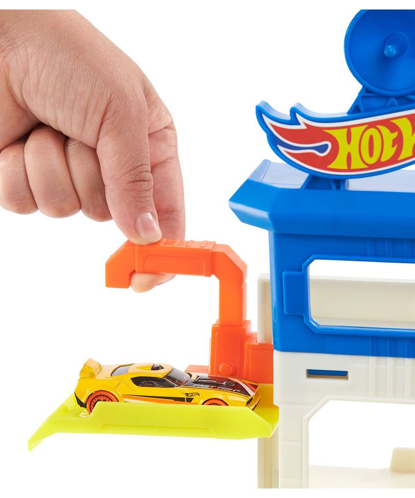 مجموعة مسار الهروب من لعبة هوت ويلز سيتي شارك مع سيارة لعبة بمقياس 1:64، مجموعة لعب جراج متعددة المستويات للأطفال من سن 4 سنوات فما فوق