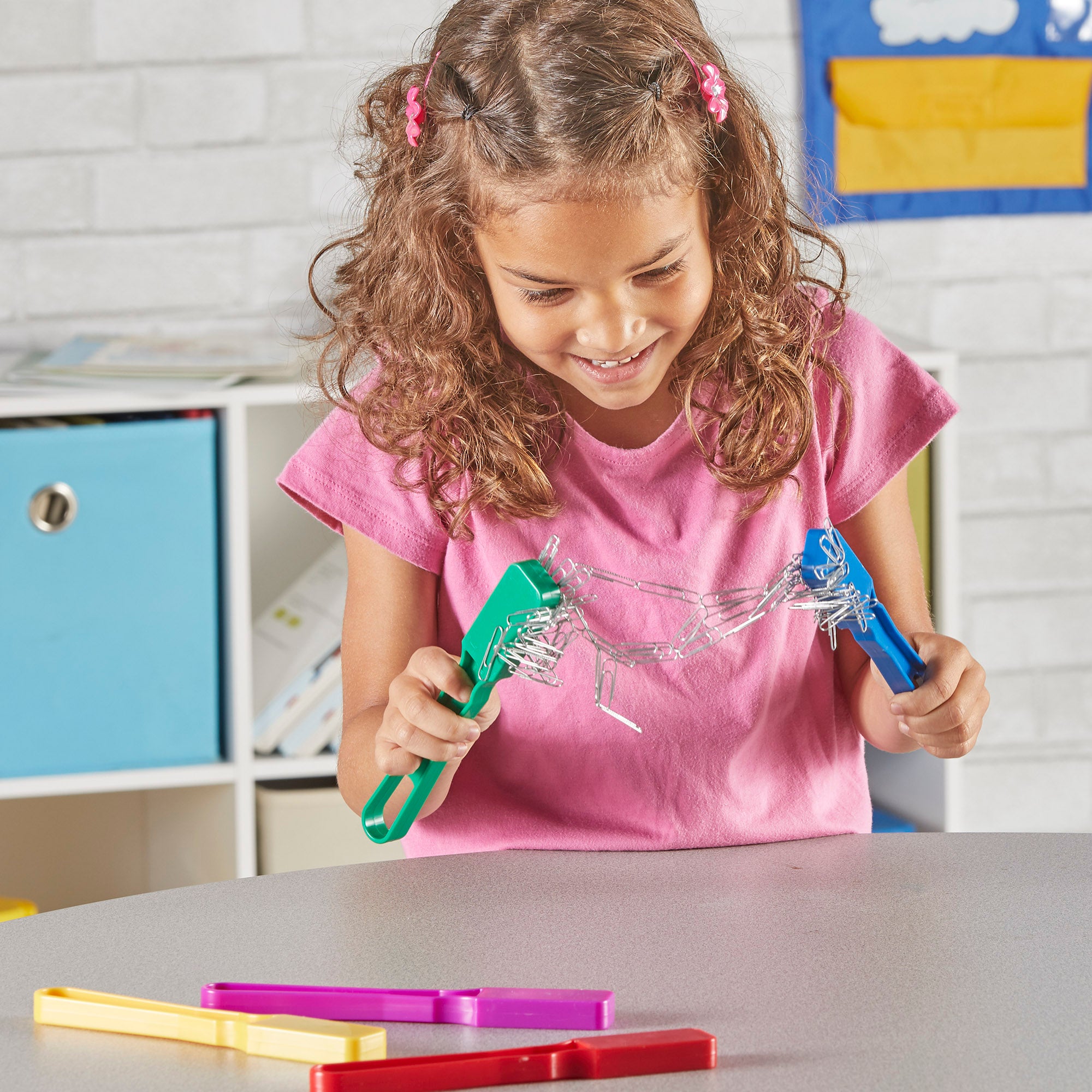 مجموعة من 6 ألوان زاهية من العصي المغناطيسية للعلوم الأساسية من Learning Resources، مثالية للاستكشاف المبكر والتعلم في مجالات العلوم والتكنولوجيا والهندسة والرياضيات، مثالية للأيدي الصغيرة، للأعمار من 3 سنوات فما فوق