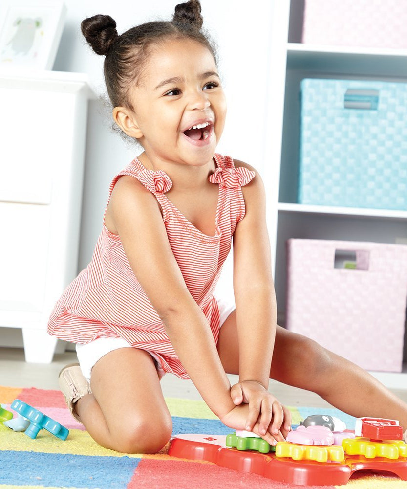 موارد التعلم - لعبة بناء وتدوير من Barnyard Friends، معدات للأطفال الصغار مع قطع حيوانات المزرعة، لعبة STEM السبب والنتيجة للأعمار من سنتين فما فوق