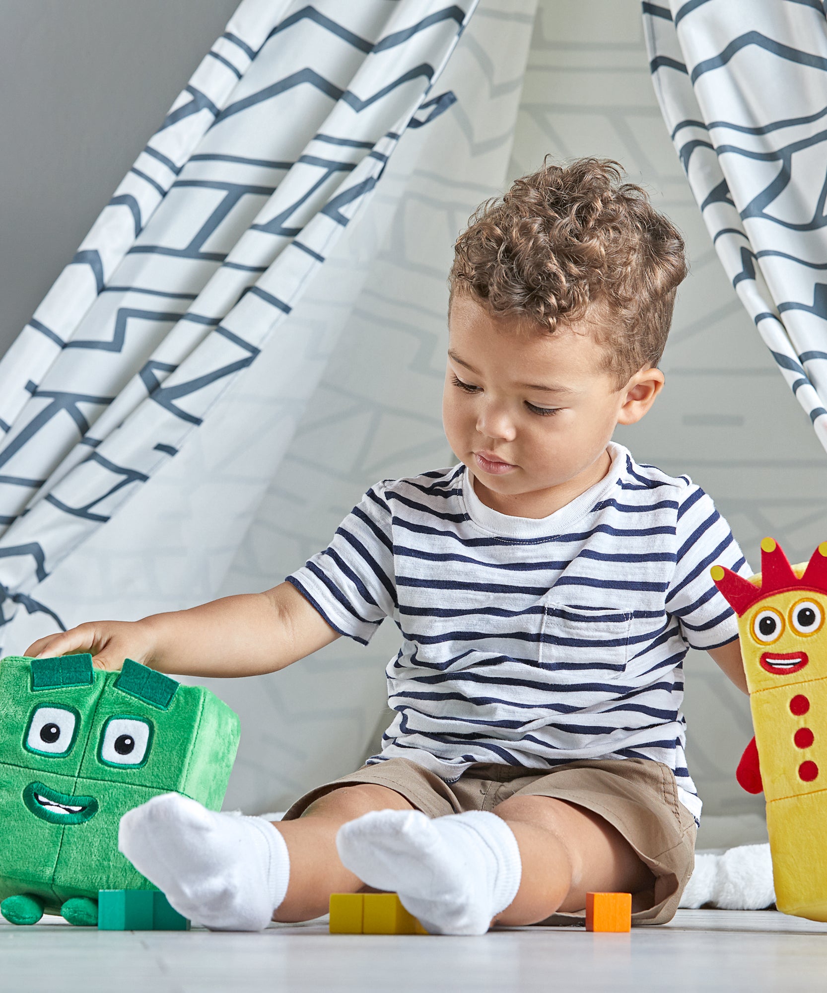 موارد التعلم - مكعبات الأرقام الثلاثة والأربعة - أصدقاء مرحون، ألعاب قطيفة ناعمة للأطفال، منتج مرخص رسميًا من موارد التعلم