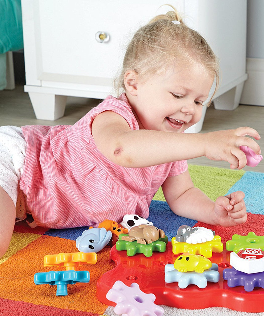 موارد التعلم - لعبة بناء وتدوير من Barnyard Friends، معدات للأطفال الصغار مع قطع حيوانات المزرعة، لعبة STEM السبب والنتيجة للأعمار من سنتين فما فوق