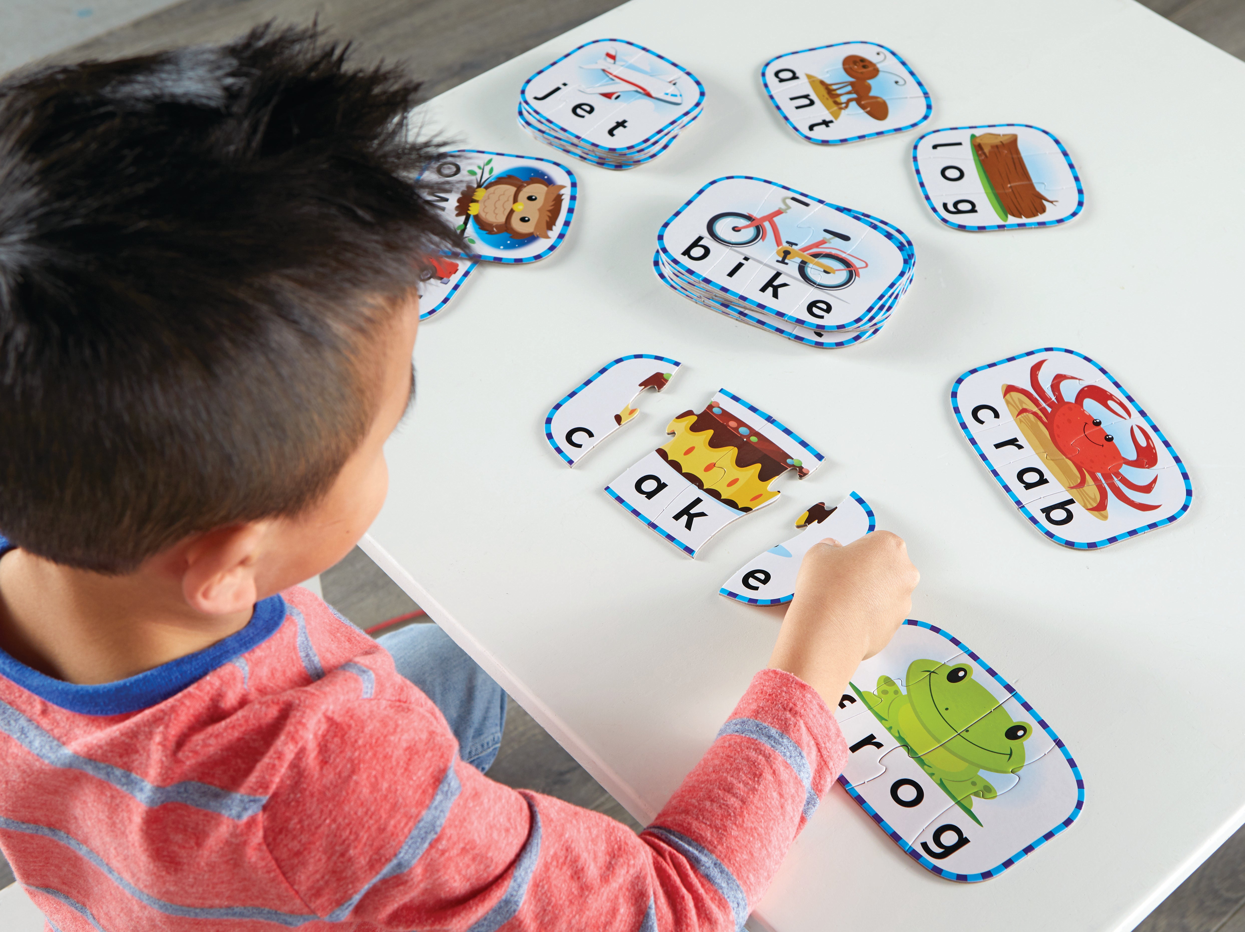 بطاقات ألغاز التهجئة من Learning Resources، 20 لغز كلمات ذاتي التصحيح لمرحلة ما قبل المدرسة ومهارات القراءة والكتابة المبكرة، للأعمار من 4 سنوات فما فوق
