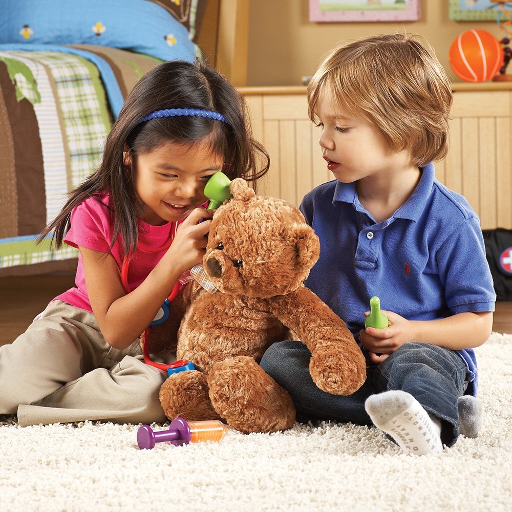 مجموعة لعب الطبيب التظاهري "Cure It" من مجموعة New Sprouts التعليمية للأطفال الصغار من عمر سنتين فما فوق