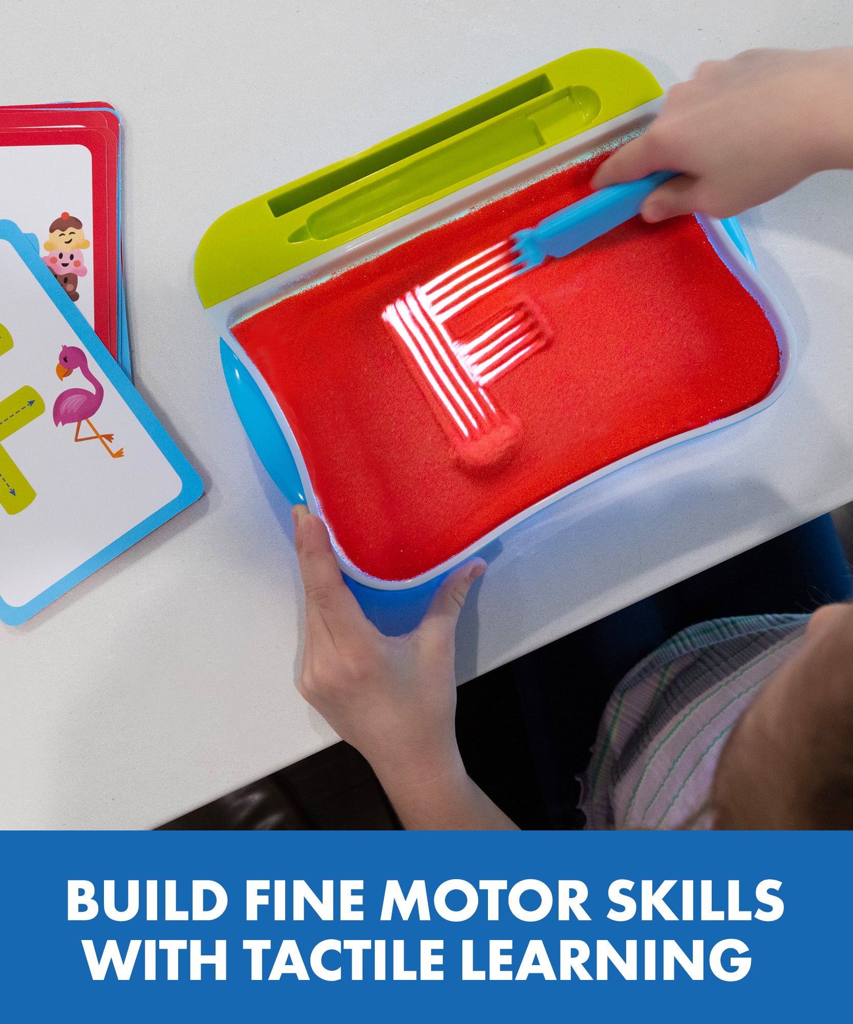 مركز تتبع مضيء من Learning Resources، صينية كتابة حسية مع رمل لعب أحمر، وبطاقات، وقلم، لعبة تنمية المهارات الحركية الدقيقة ومرحلة ما قبل الكتابة للأطفال من سن 3 سنوات فما فوق