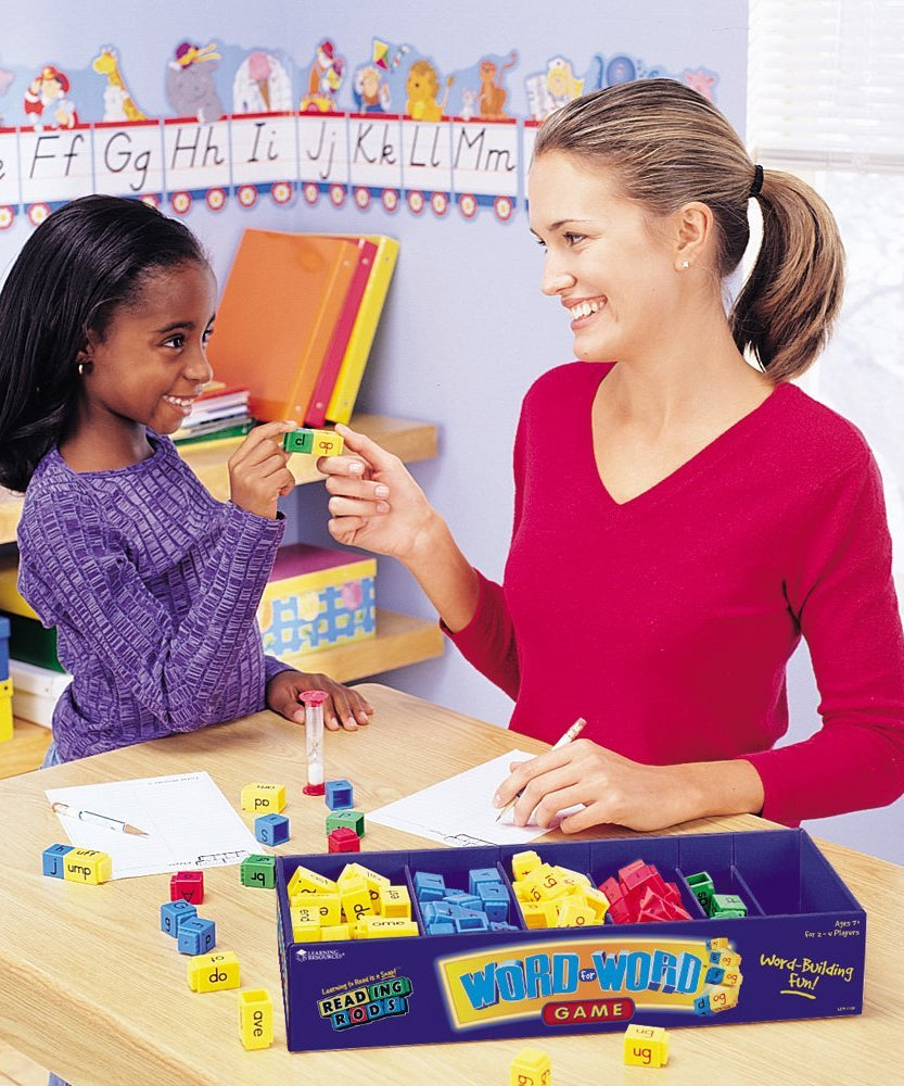 موارد التعلم لعبة فونيكس كلمة بكلمة، لعبة إملائية سريعة الوتيرة من 2 إلى 4 لاعبين، تتضمن عائلات الكلمات ونهايات الحروف ومزيجها