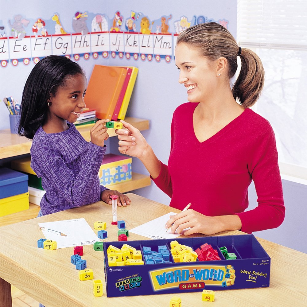 موارد التعلم لعبة فونيكس كلمة بكلمة، لعبة إملائية سريعة الوتيرة من 2 إلى 4 لاعبين، تتضمن عائلات الكلمات ونهايات الحروف ومزيجها