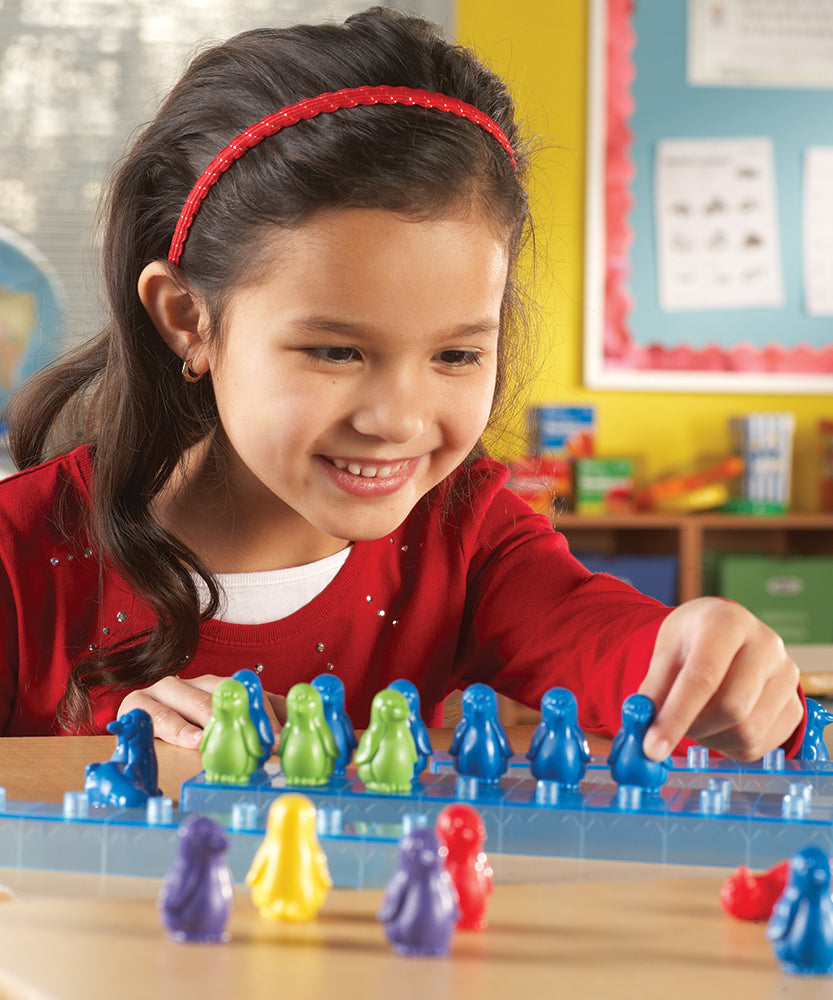 مجموعة أنشطة الرياضيات "بطاريق على الجليد" من Learning Resources، لعبة عد وفرز عملية للأطفال، تتضمن 100 عداد بطريق ملون و10 ألواح ثلج