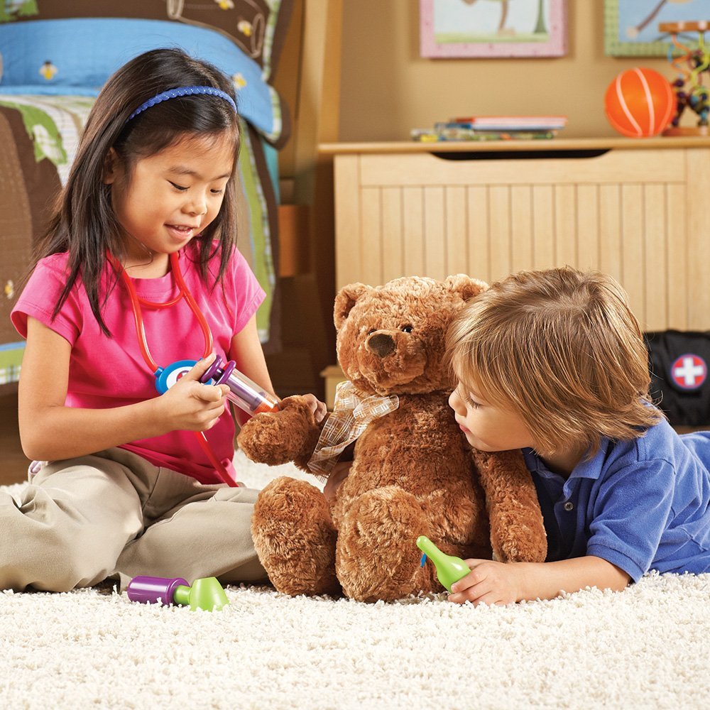 مجموعة لعب الطبيب التظاهري "Cure It" من مجموعة New Sprouts التعليمية للأطفال الصغار من عمر سنتين فما فوق