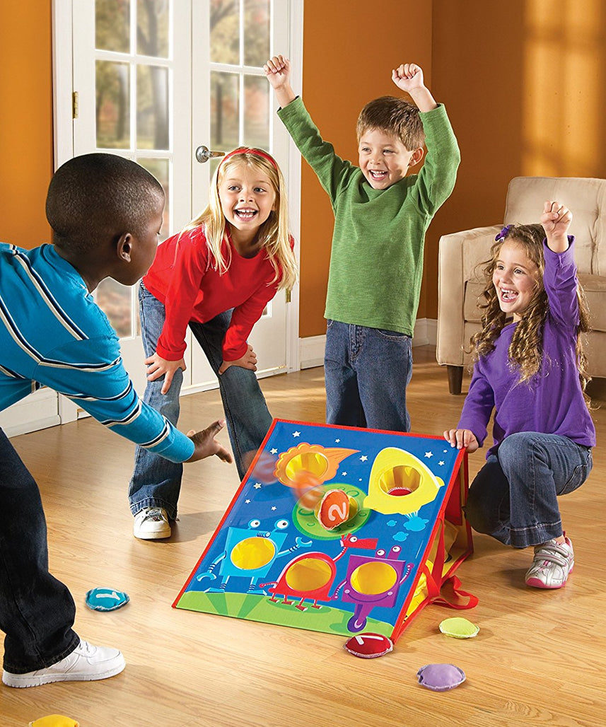 مجموعة أنشطة المهارات المبكرة من Learning Resources Smart Toss، لعبة تفاعلية على شكل كيس فول لتنمية المهارات البدنية والحسابية