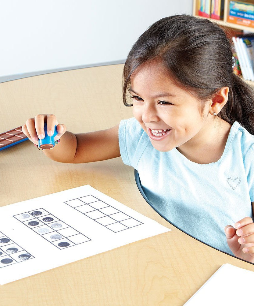 موارد التعلم - ختم الإطار العشري، أداة عملية للحساب المبكر للعد وأنماط الأرقام ومهارات الرياضيات الأساسية، تتضمن 4 ألواح للكتابة والمسح و100 قرص مغناطيسي