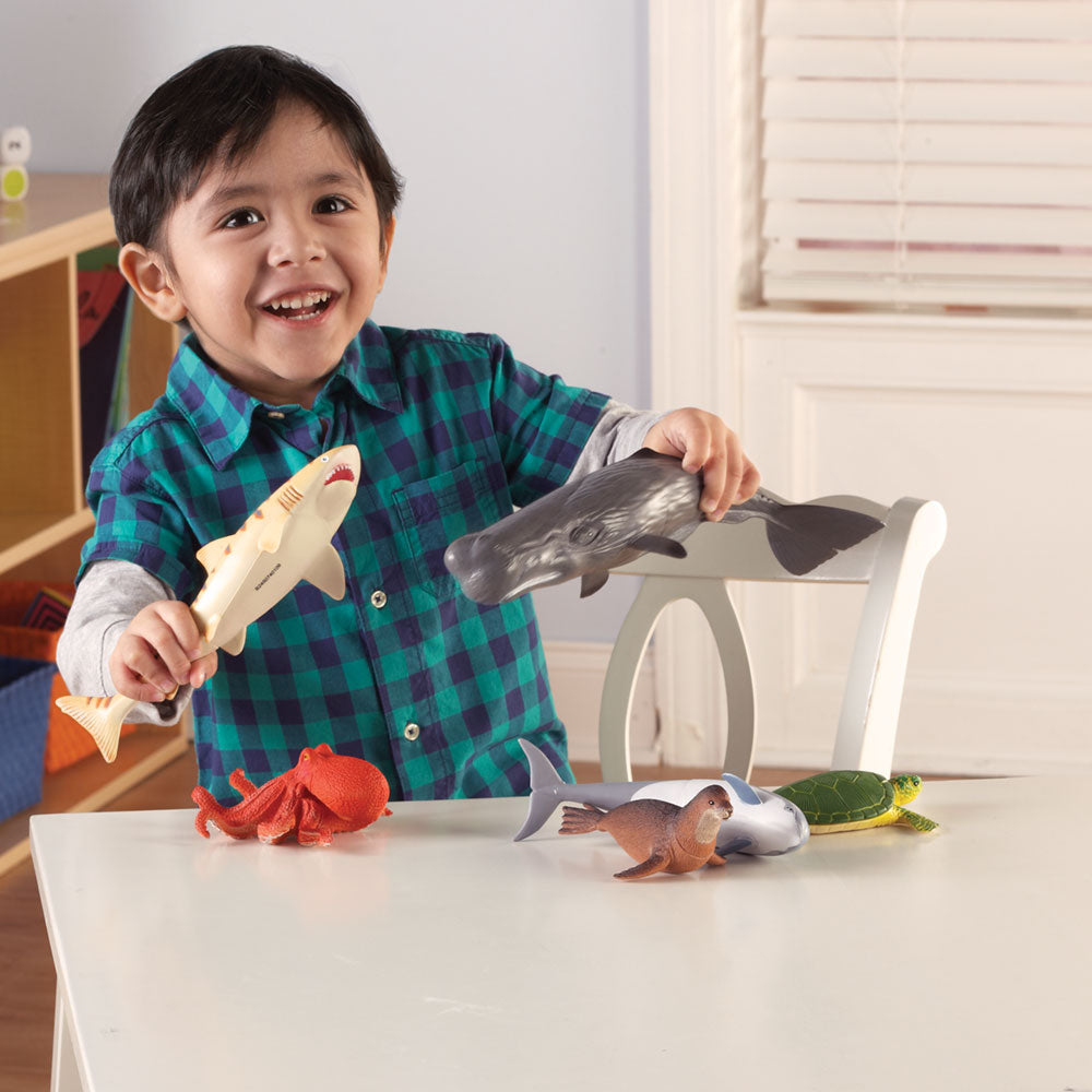 مجموعة حيوانات المحيط جامبو من Learning Resources، مكونة من 6 شخصيات حيوانات بحرية واقعية للعب الخيالي والتعلم العلمي المبكر، ألعاب بلاستيكية متينة مع صندوق تخزين، للأعمار من سنتين فما فوق