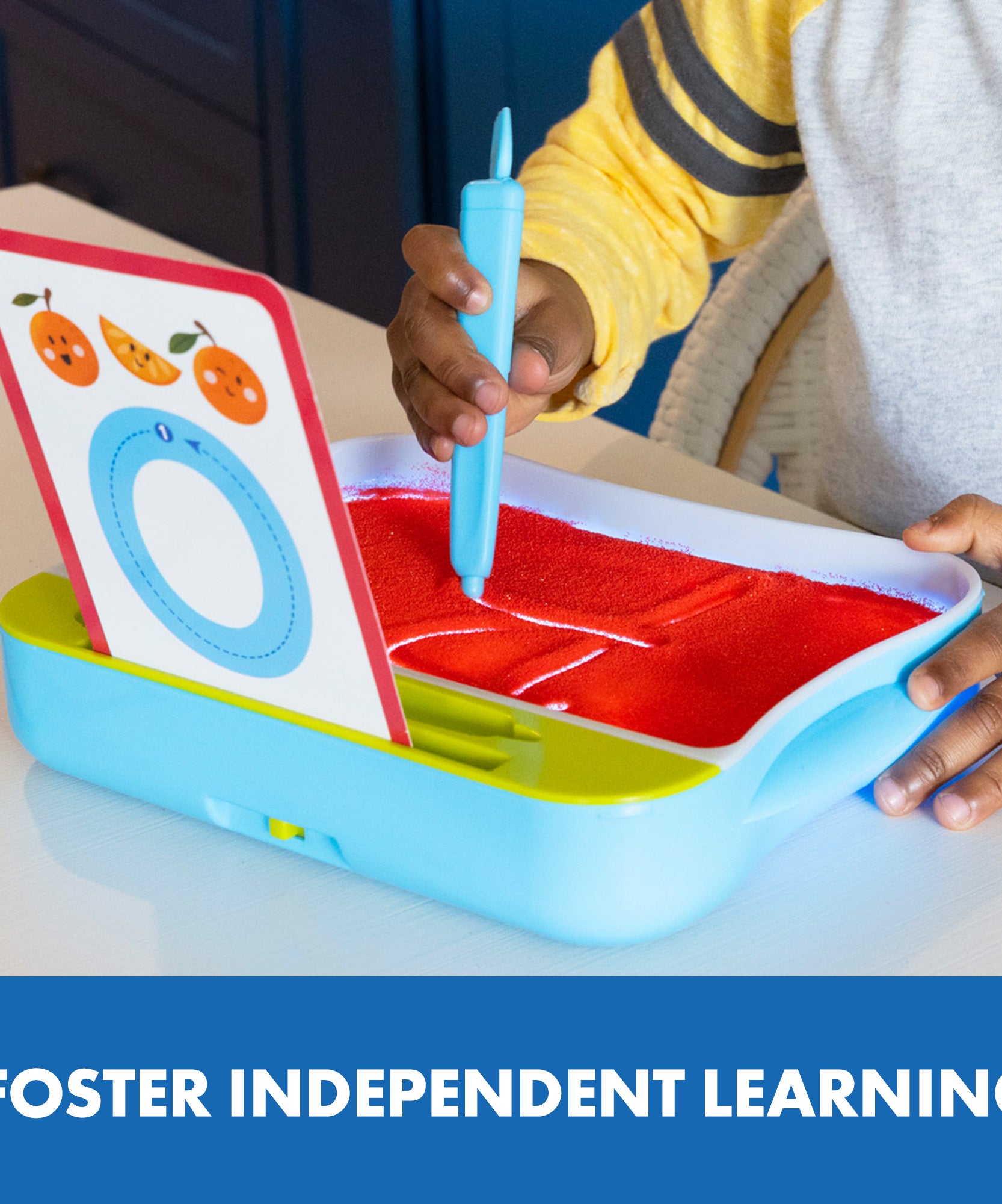 مركز تتبع مضيء من Learning Resources، صينية كتابة حسية مع رمل لعب أحمر، وبطاقات، وقلم، لعبة تنمية المهارات الحركية الدقيقة ومرحلة ما قبل الكتابة للأطفال من سن 3 سنوات فما فوق