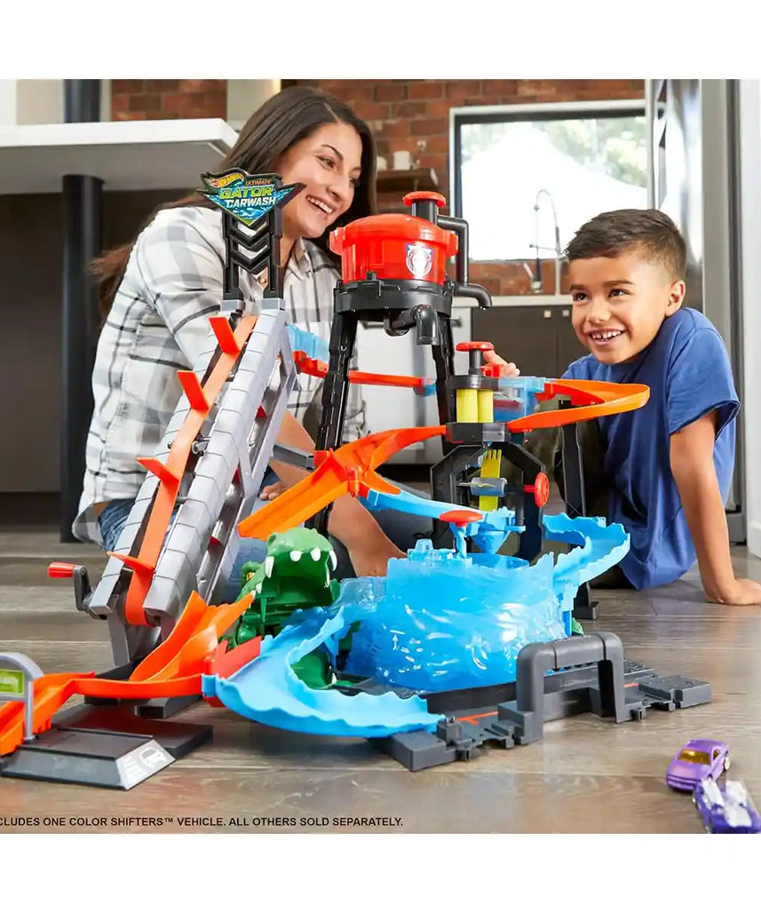 Hot Wheels City Ultimate Gator Car Wash Playset with Color Shifters Car, Manual Crank Elevator, Whirlpool Dunk Tank, and Giant Gator, Boys & Girls, Ages 4+