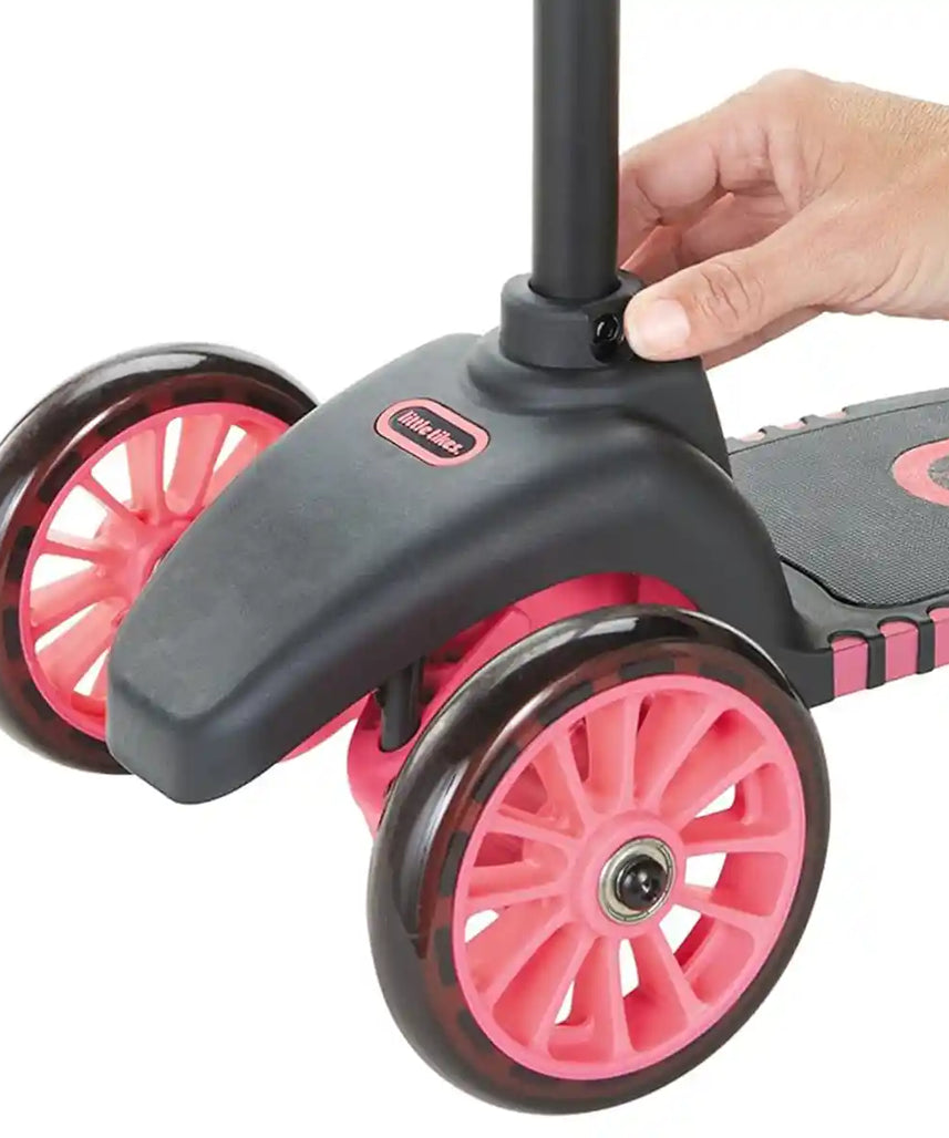 سكوتر ليتل تايكس لين تو تورن، وردي، بثلاث عجلات، للأطفال الصغار، سطح عريض جدًا، توجيه مائل لتحقيق التوازن والتنسيق، خفيف الوزن ومتين، للأعمار من سنتين إلى أربع سنوات