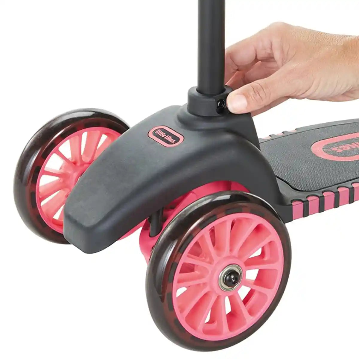 سكوتر ليتل تايكس لين تو تورن، وردي، بثلاث عجلات، للأطفال الصغار، سطح عريض جدًا، توجيه مائل لتحقيق التوازن والتنسيق، خفيف الوزن ومتين، للأعمار من سنتين إلى أربع سنوات