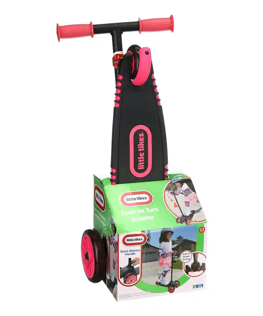 سكوتر ليتل تايكس لين تو تورن، وردي، بثلاث عجلات، للأطفال الصغار، سطح عريض جدًا، توجيه مائل لتحقيق التوازن والتنسيق، خفيف الوزن ومتين، للأعمار من سنتين إلى أربع سنوات