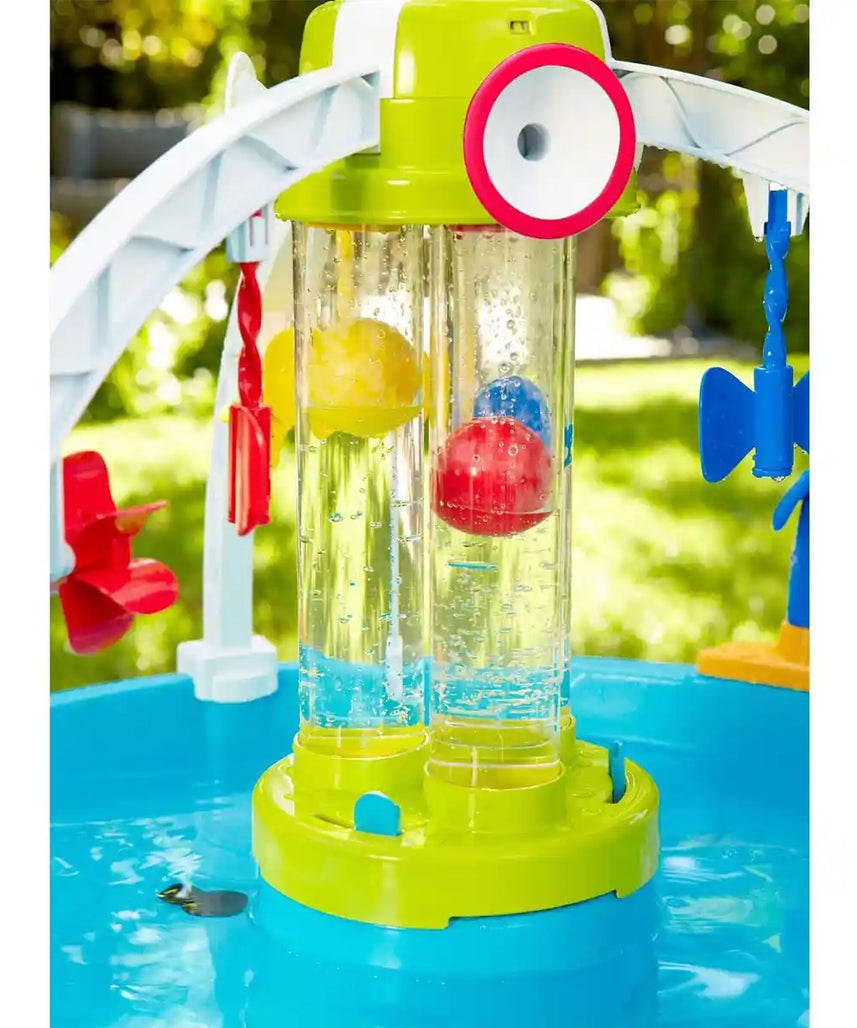 Little Tikes Fun Zone Battle Splash Water Table, Outdoor Water Playset with Sprinkler and Spray Action, Interactive Garden Toy for Kids Ages 3-6, Water Tables