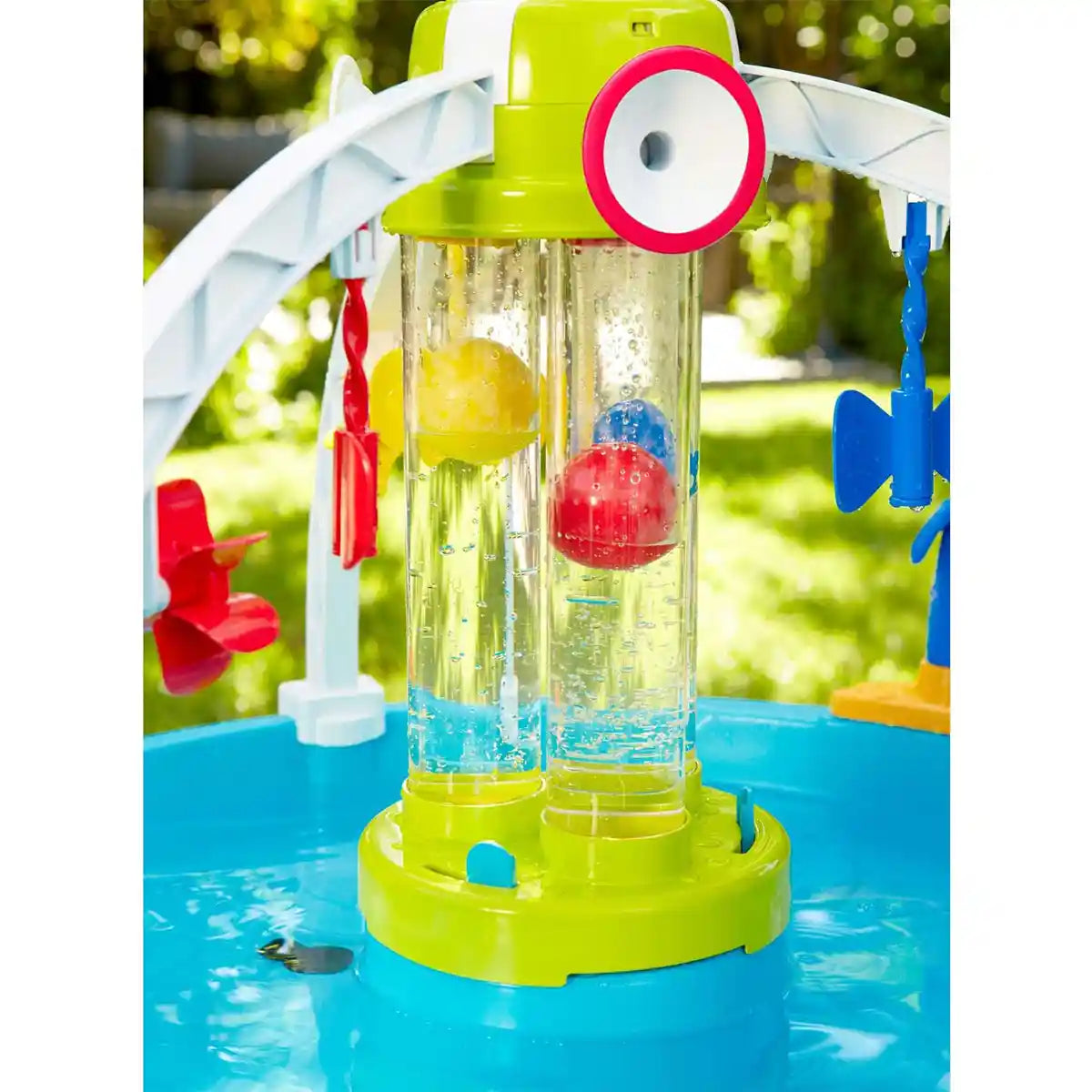 Little Tikes Fun Zone Battle Splash Water Table, Outdoor Water Playset with Sprinkler and Spray Action, Interactive Garden Toy for Kids Ages 3-6, Water Tables