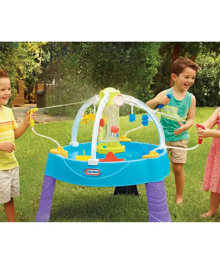 Little Tikes Fun Zone Battle Splash Water Table, Outdoor Water Playset with Sprinkler and Spray Action, Interactive Garden Toy for Kids Ages 3-6, Water Tables