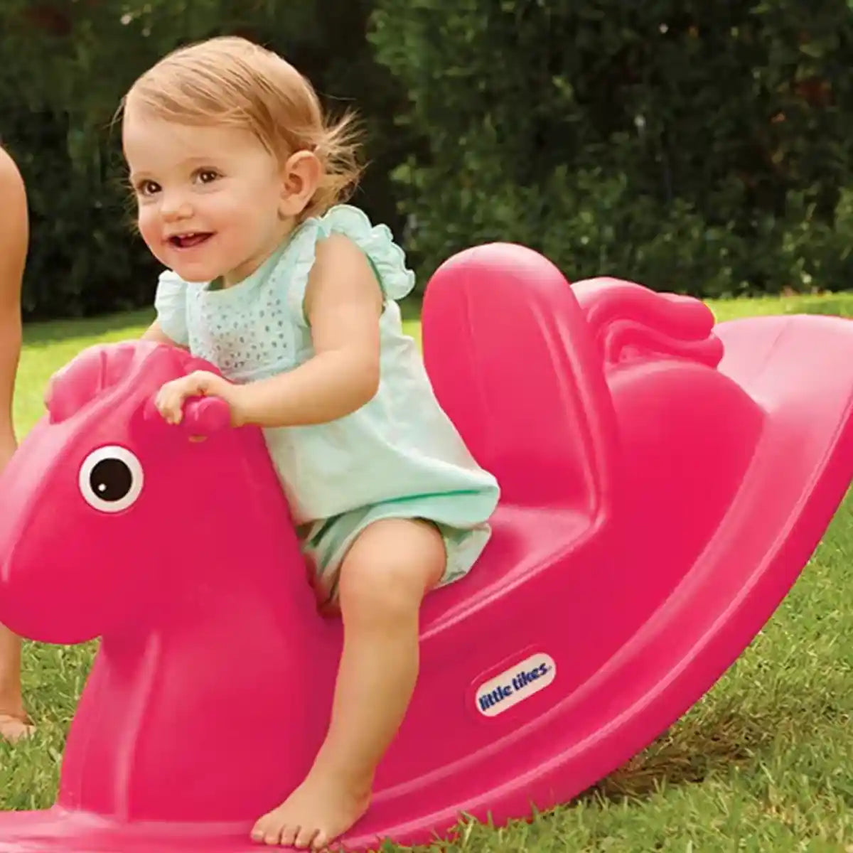 حصان هزاز من ليتل تايكس، لعبة ركوب متينة بمقابض سهلة الإمساك وقاعدة ثابتة، للعب النشط في الداخل والخارج للأطفال الصغار من سن 18 شهرًا إلى 5 سنوات، أحصنة هزازة