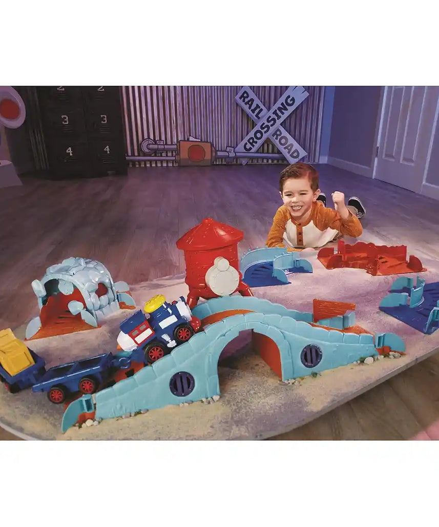 Little Tikes Slammin Racers Runaway Railroad Set, Slam Powered Train with Cargo Cars, Customizable Stunt Track with 5 Pieces, Works with All Slammin Racers Vehicles, Ages 3+