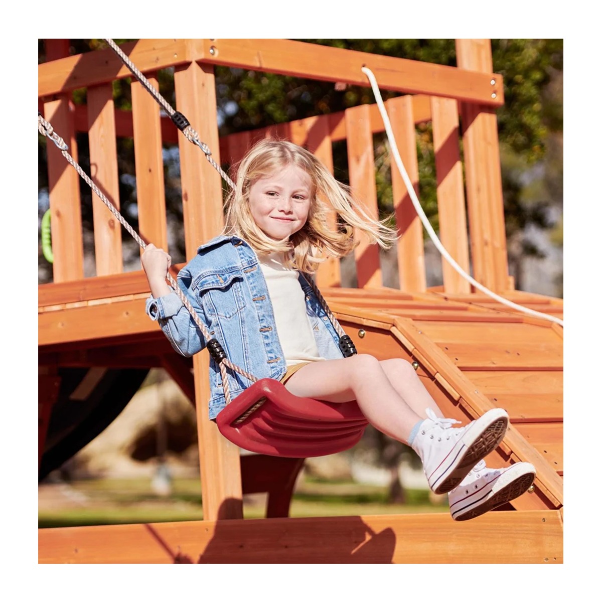 مجموعة ألعاب خشبية خارجية من Little Tikes Real Wood Adventures Cottontail Hideaway مع نادي، وأراجيح حبلية، ومنزلق، ومراجيح، وجدار تسلق - متعة في الفناء الخلفي للأطفال من سن 3 إلى 10 سنوات