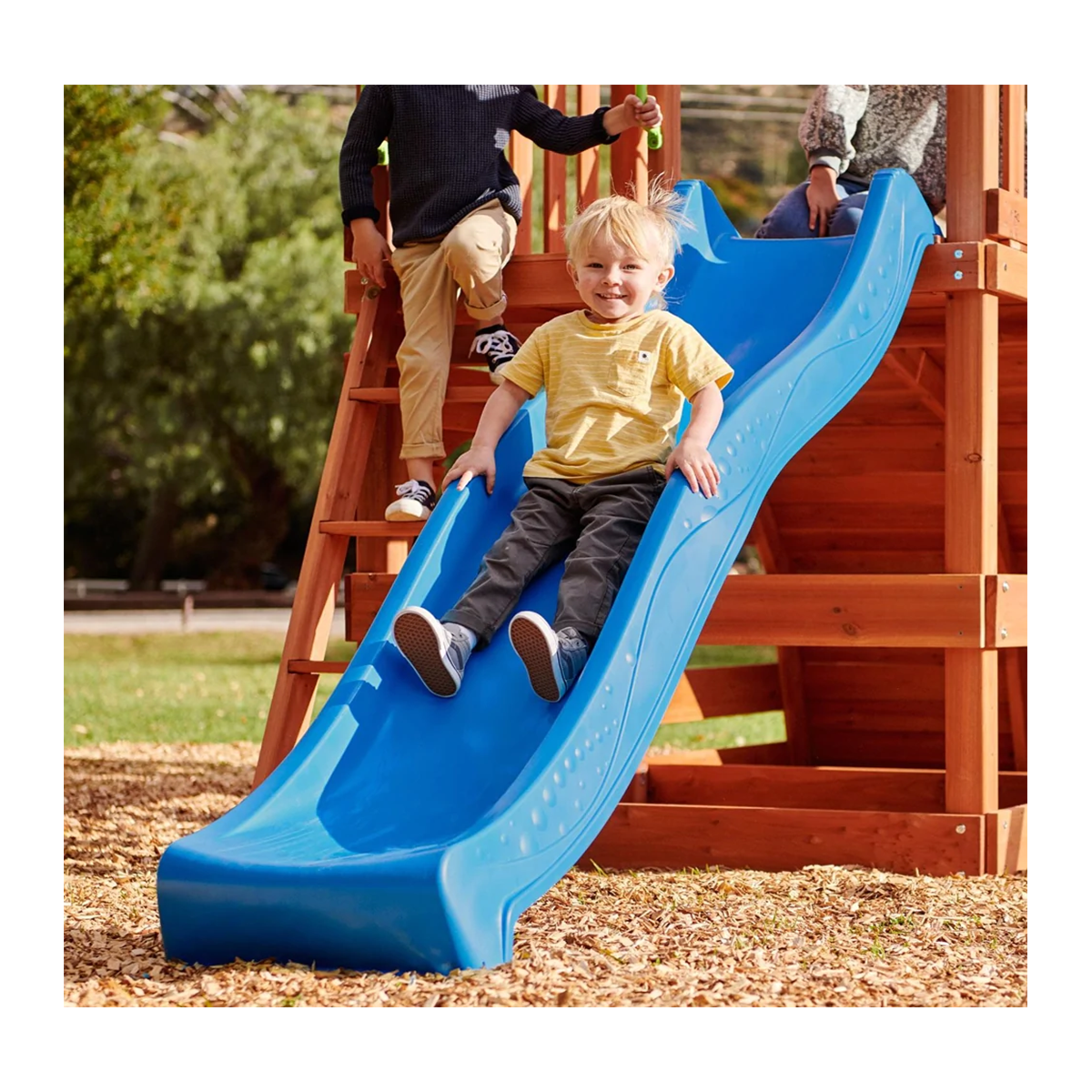 مجموعة ألعاب خشبية خارجية من Little Tikes Real Wood Adventures Cottontail Hideaway مع نادي، وأراجيح حبلية، ومنزلق، ومراجيح، وجدار تسلق - متعة في الفناء الخلفي للأطفال من سن 3 إلى 10 سنوات