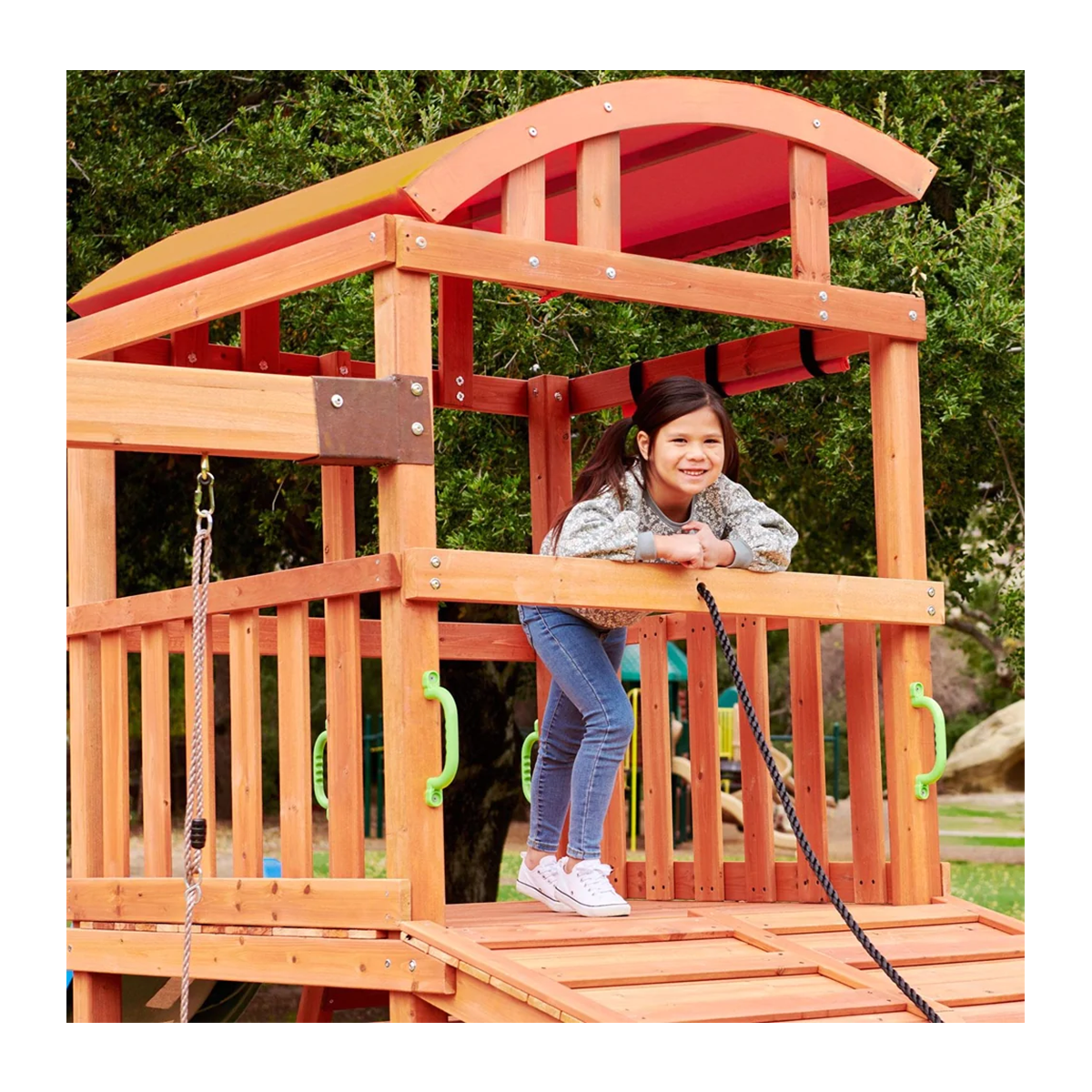 مجموعة ألعاب خشبية خارجية من Little Tikes Real Wood Adventures Cottontail Hideaway مع نادي، وأراجيح حبلية، ومنزلق، ومراجيح، وجدار تسلق - متعة في الفناء الخلفي للأطفال من سن 3 إلى 10 سنوات